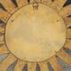 Miroir soleil en bois et stuc doré, années 50
