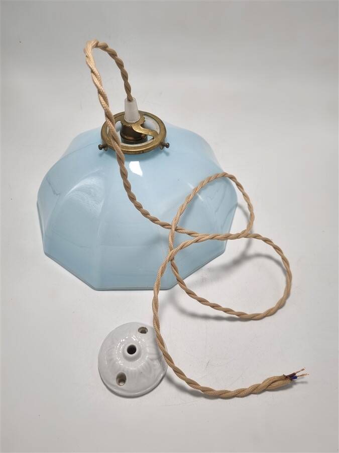 Suspension in opaline