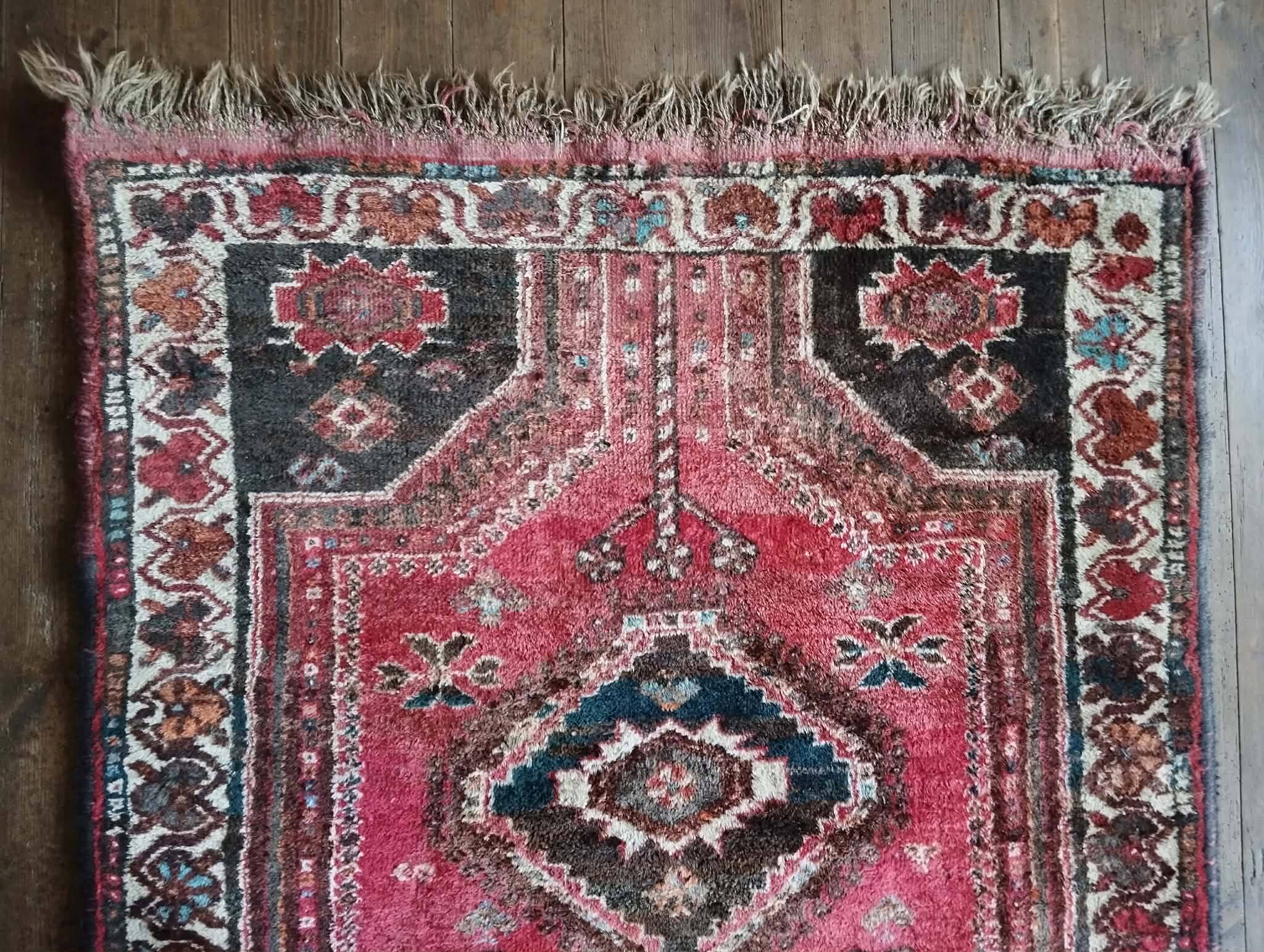 Handmade Persian Shiraz rug 166x112cm