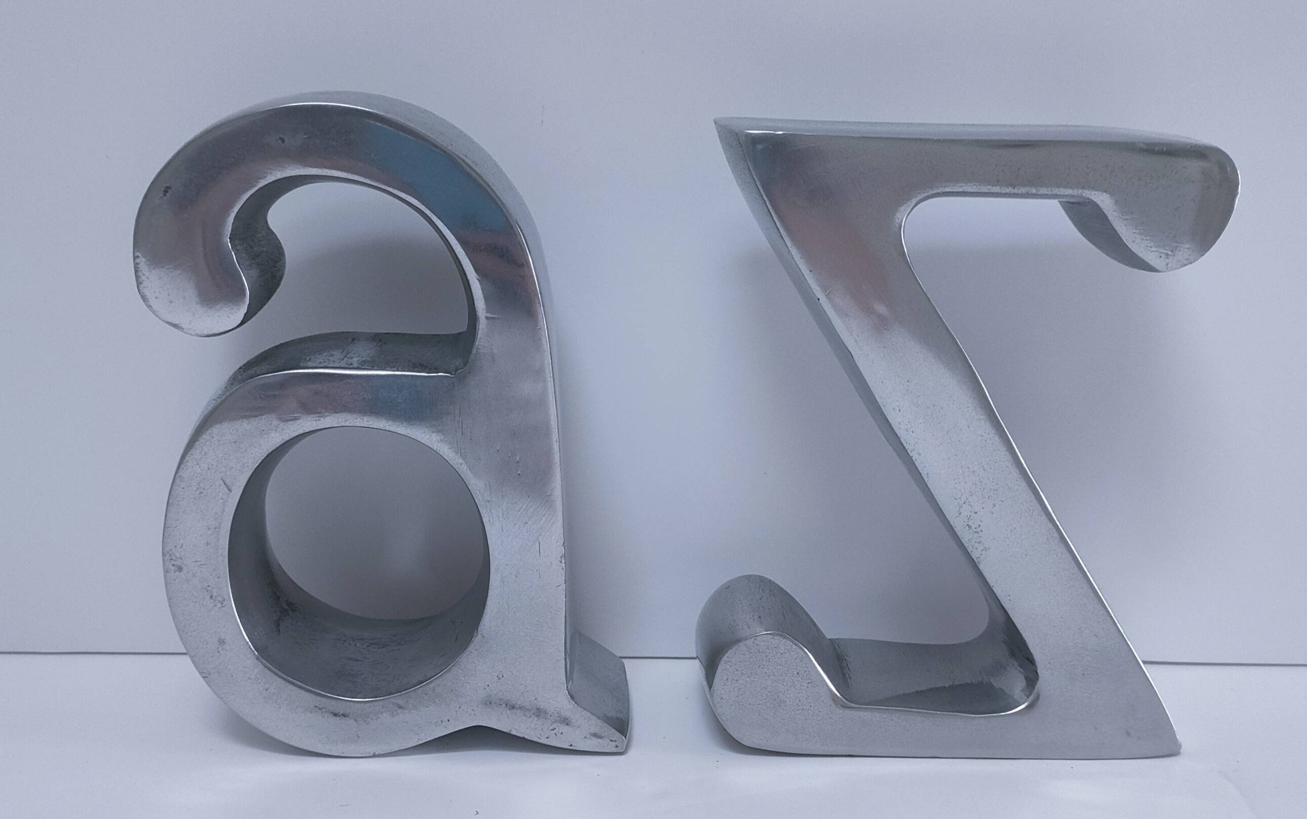 Paire de serre-livres "A" et "Z" en fonte d'aluminium