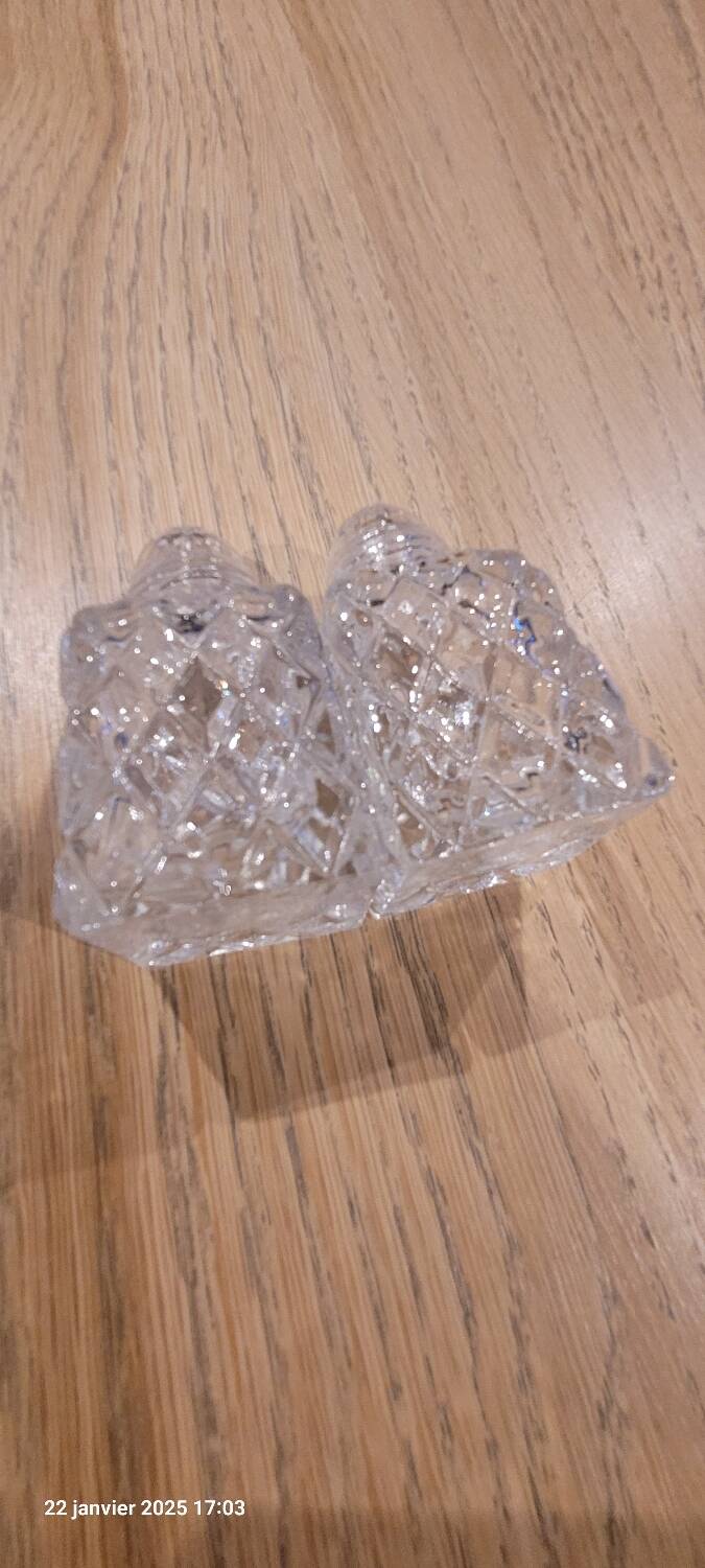 Salière et poivrière en verre taillé