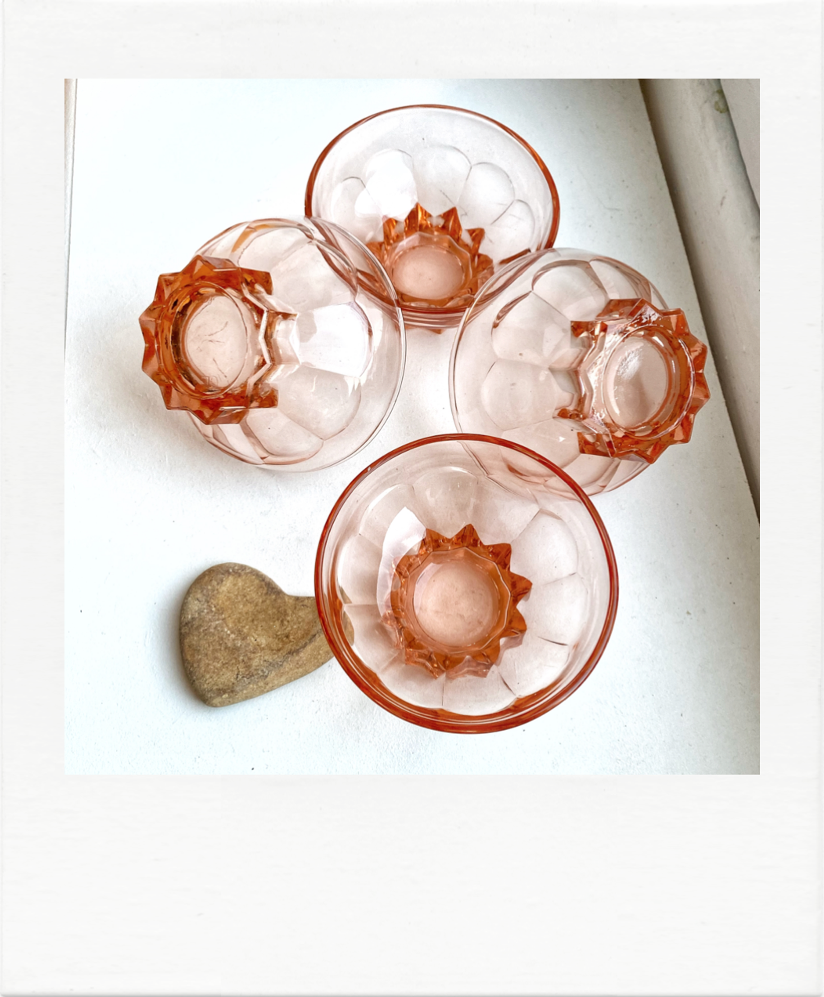 Set de 4 verres coupes  en verre rose translucide
