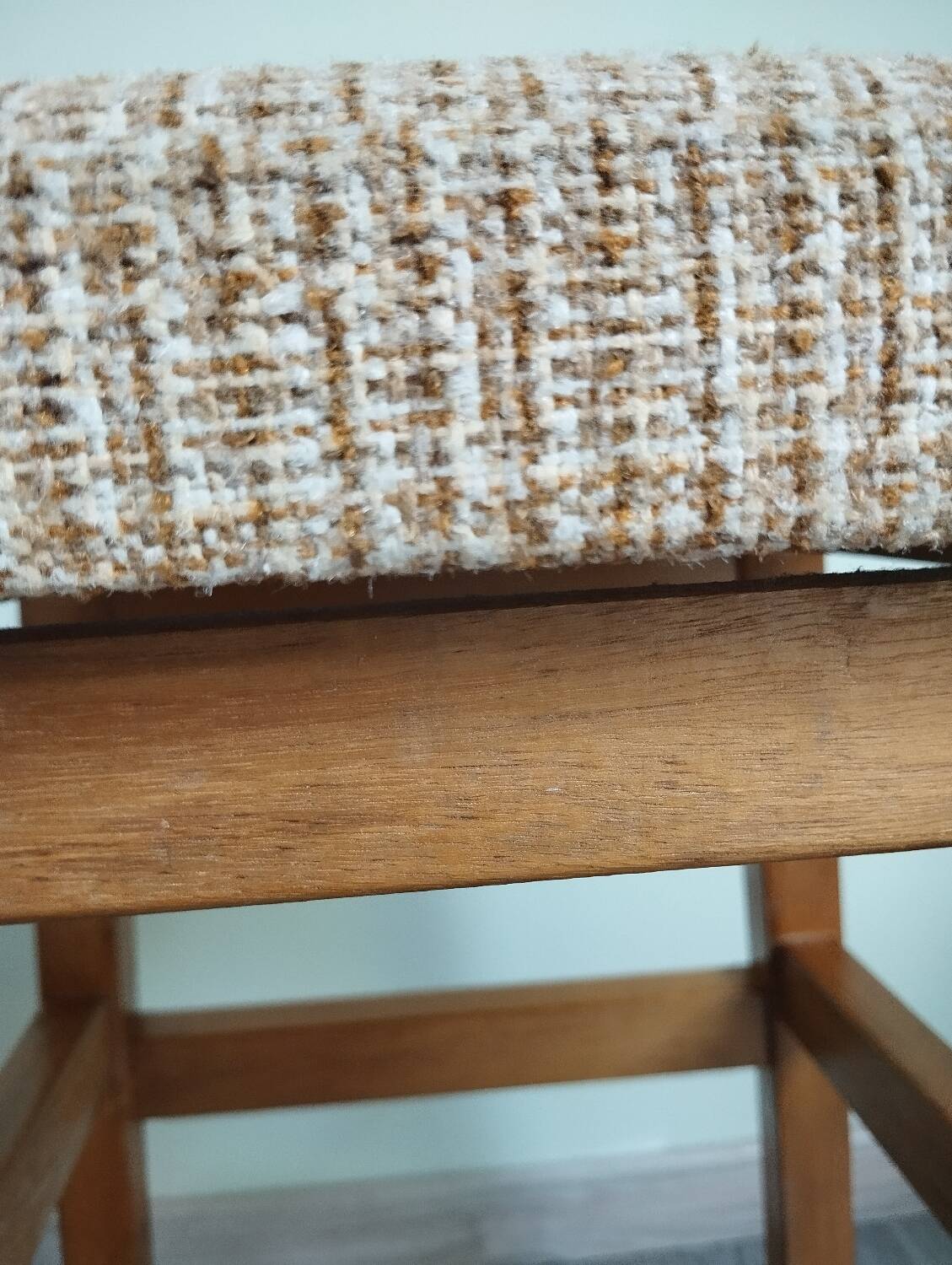 Tabouret bois et tissu scandinave