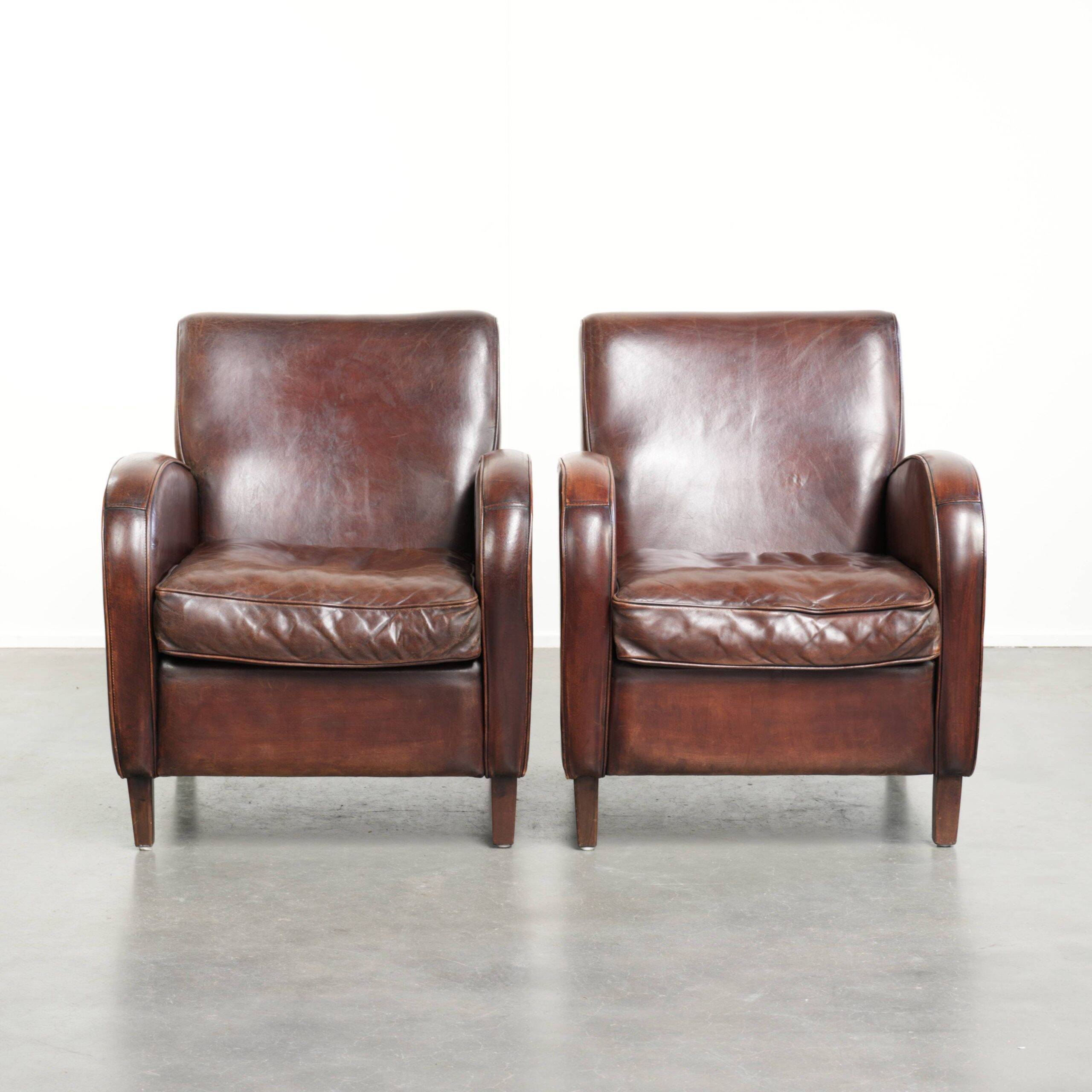 Dark cognac-coloured set of 2 sheepskin armchairs with a sleek design