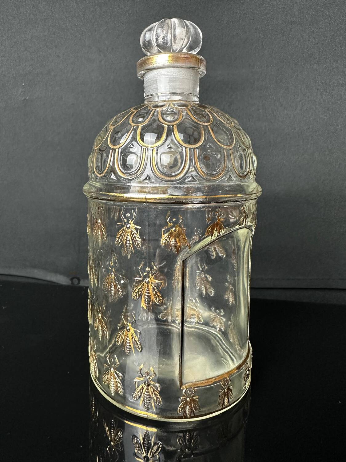 Flacon "Aux Abeilles" Guerlain en verre soufflé et dorure à l'or fin