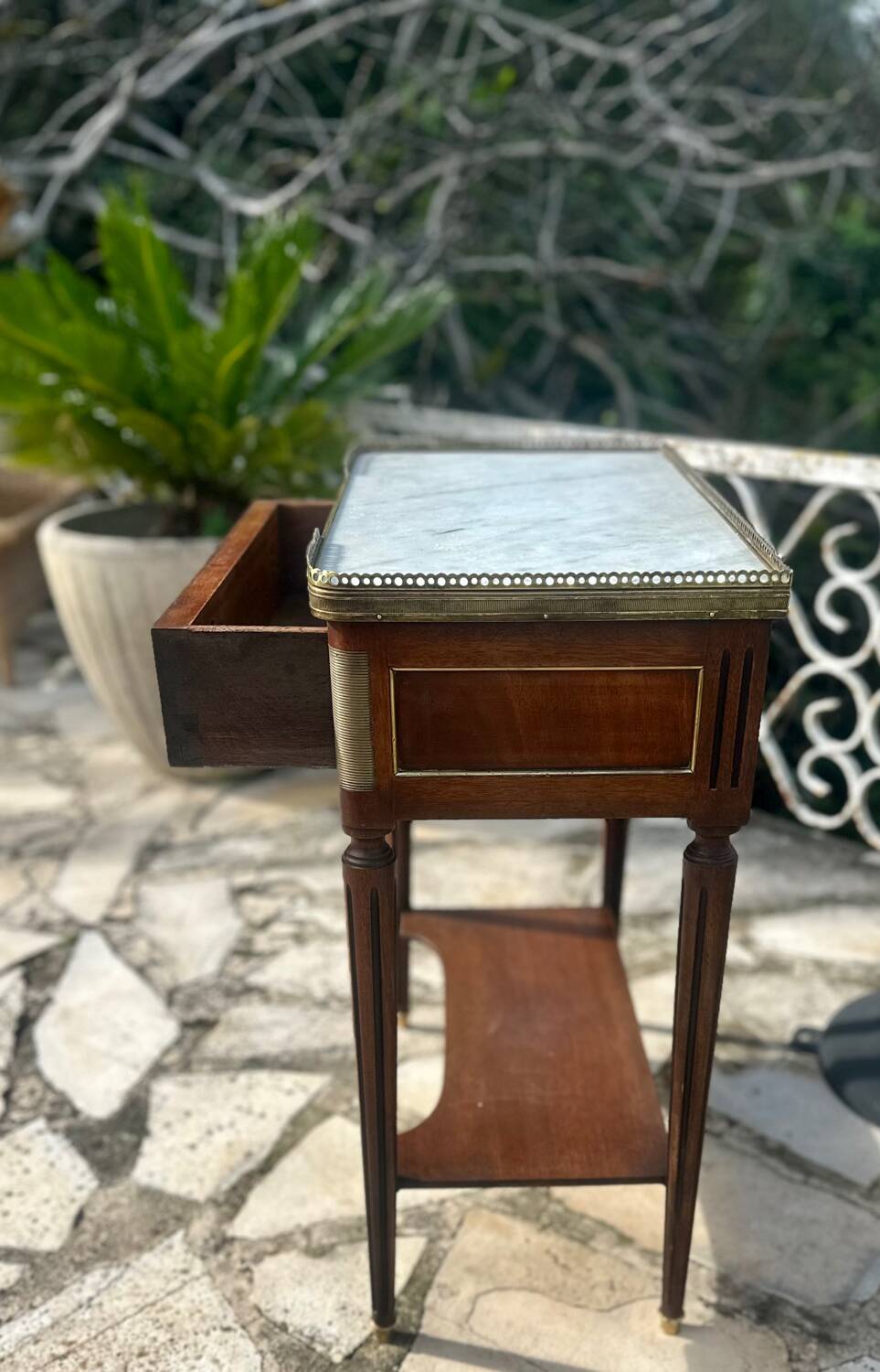 Small console in mahogany and gilded bronze, Louis XVI style. 19th century period.