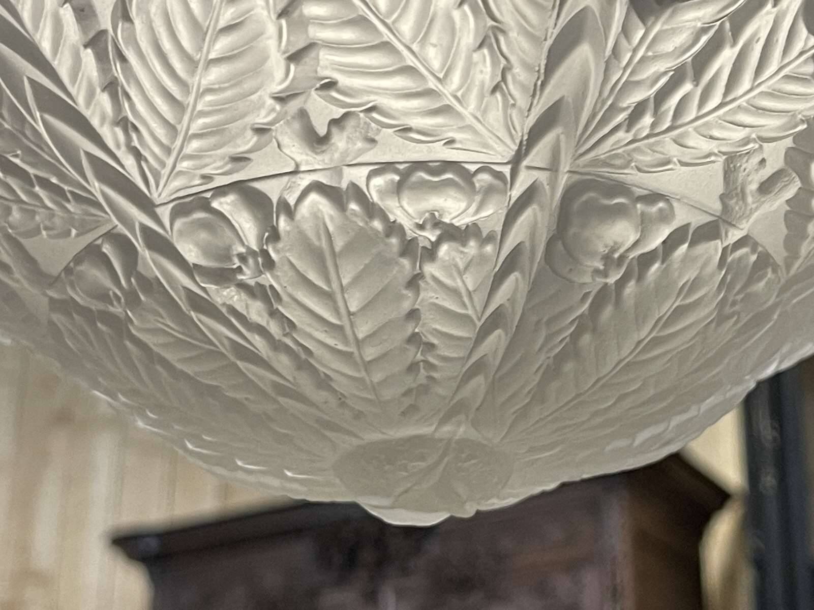 Suspension in white Art Deco period glass in the taste of Lalique