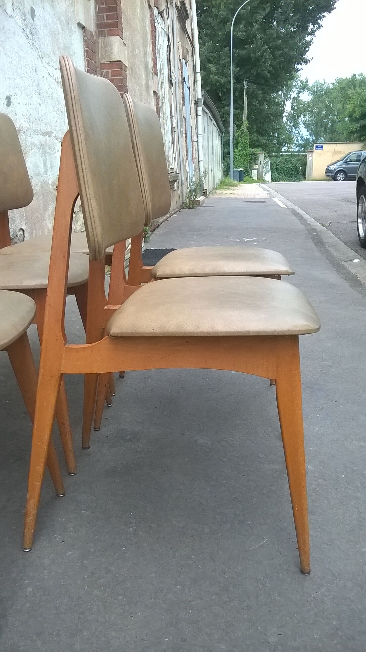 5 chaises style scandinave
