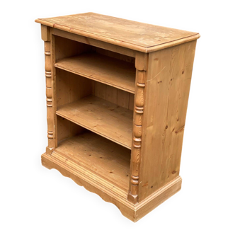 Vintage Interior's bookshelf in solid wood, English style from the 1980s.