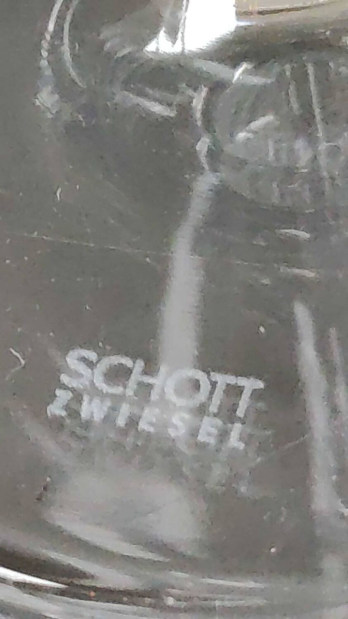 Set of 4 large red wine glasses. With a long twisted stem. Signed Schott Zwiesel. High 27 cm