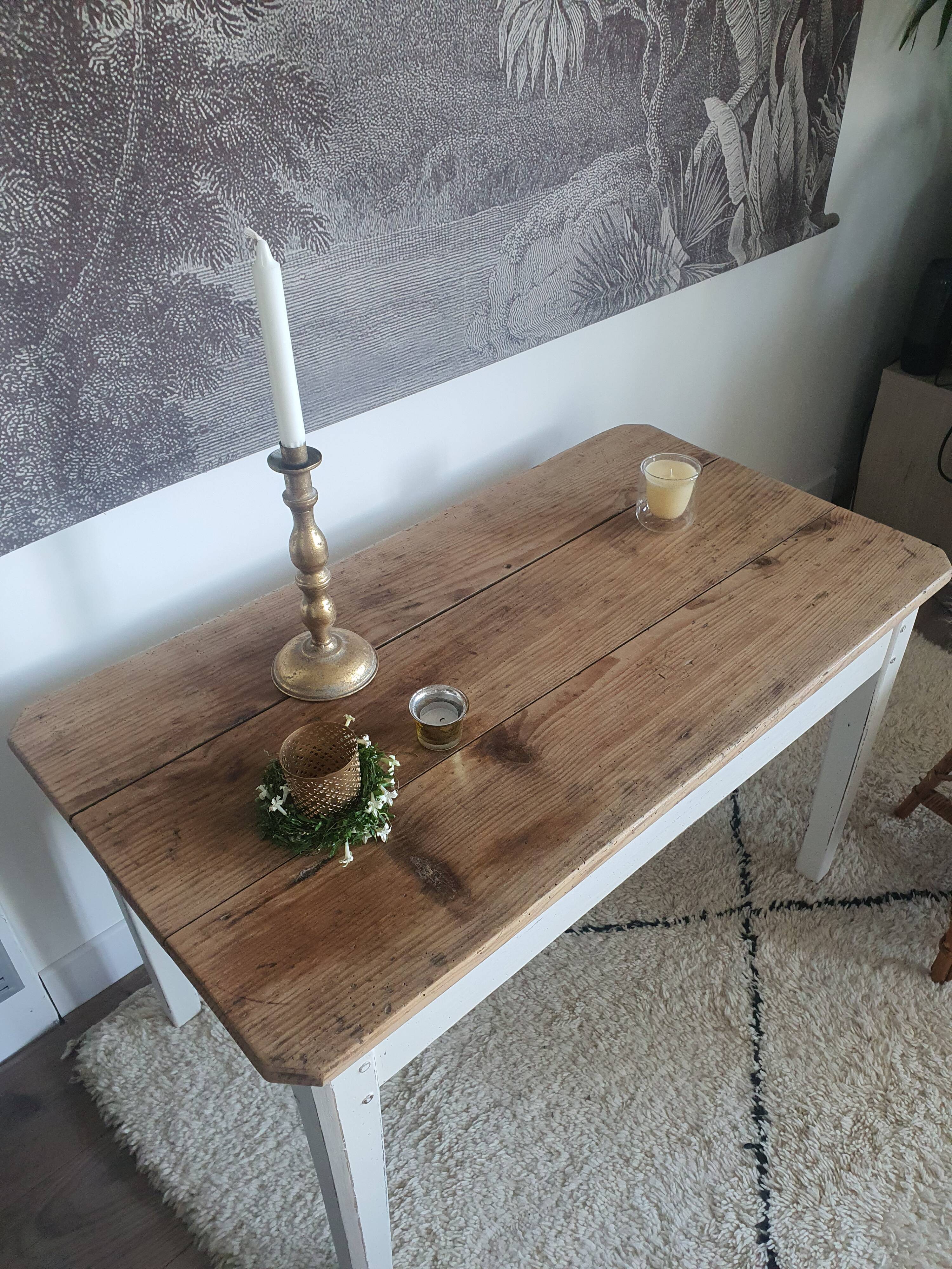 Firm style coffee table