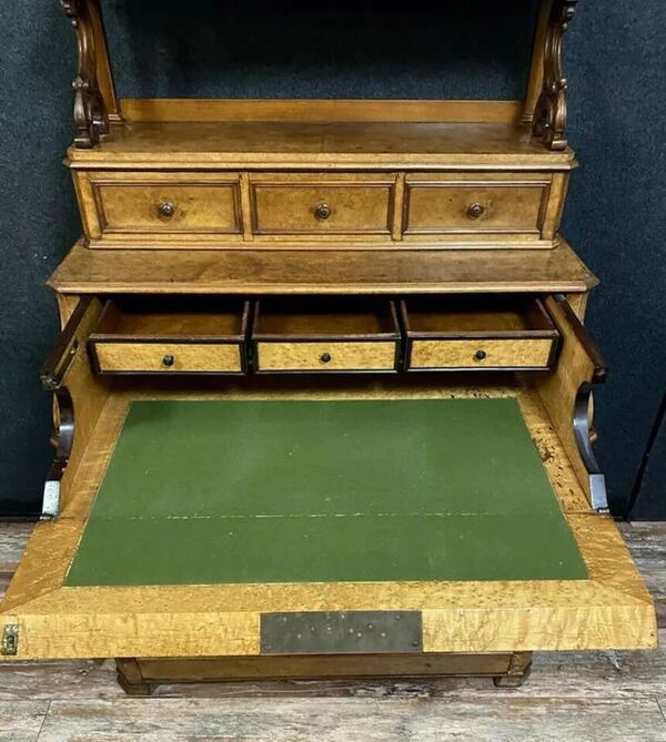 Commode, secrétaire à gradin époque Louis Philippe en bois clair vers 1830