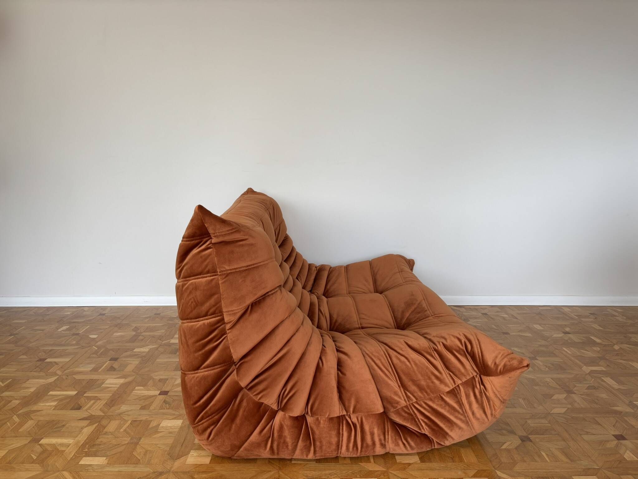 Canapé Togo deux places par Michel Ducaroy pour Ligne Roset