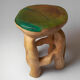 Tabouret sculpté unique à partir d'une seule pièce de bois