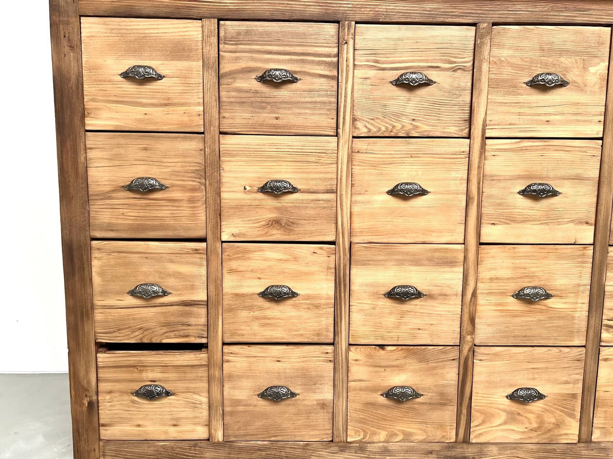 Craftsman's cabinet with 24 drawers in solid pine, 1950s.
