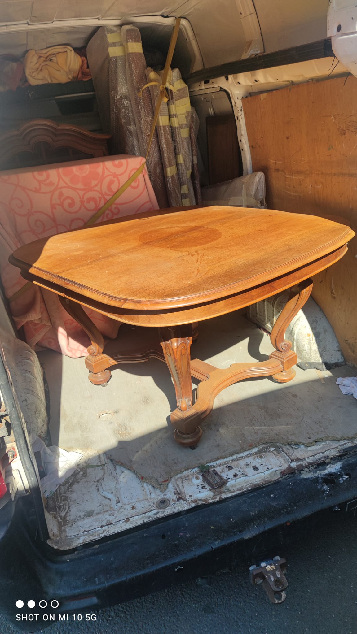 Dining table in solid blond walnut extendable Louis XV style around 1910/20