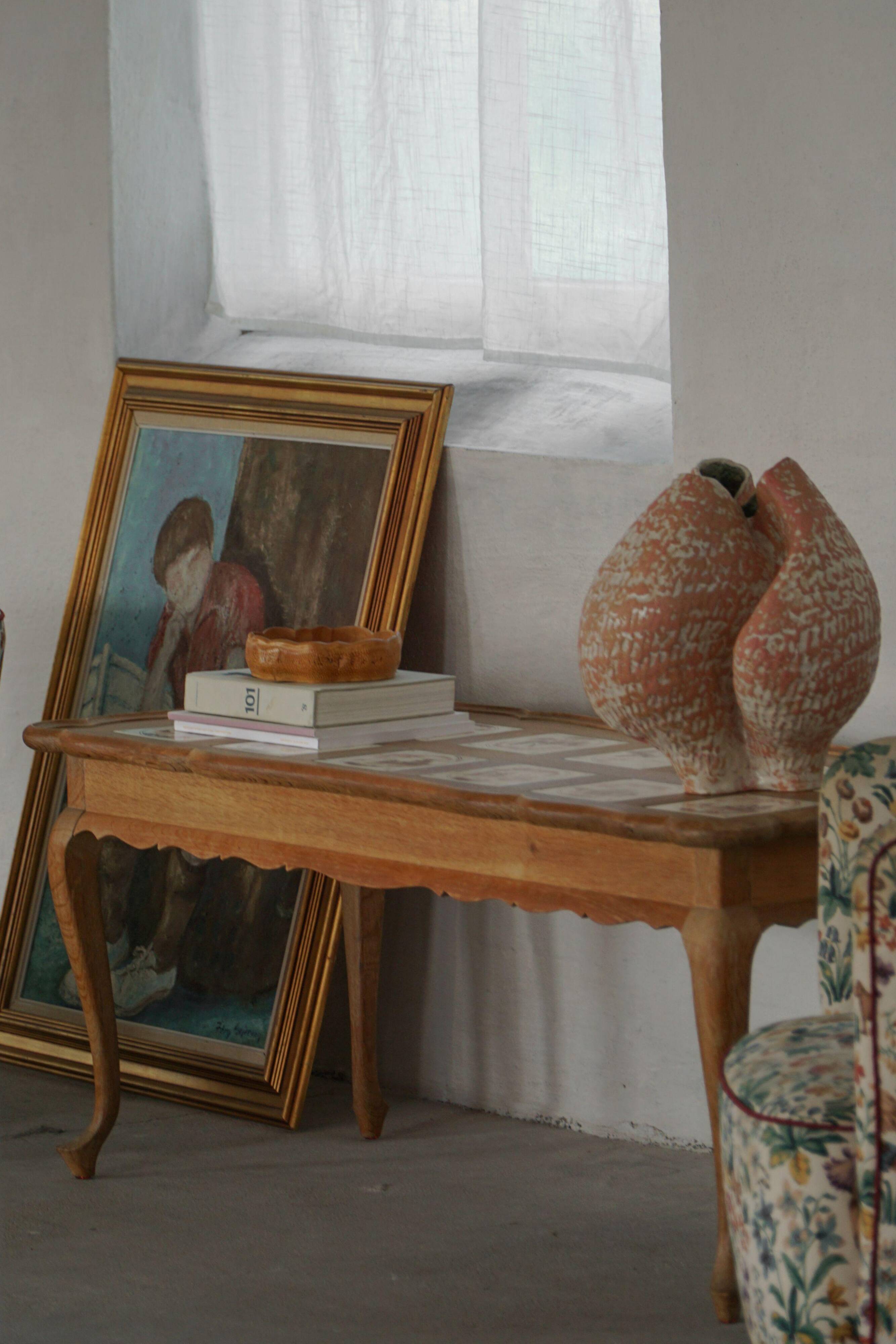 Modern Danish coffee table/console in oak with tiled top, Frits Henningsen, 1950s.