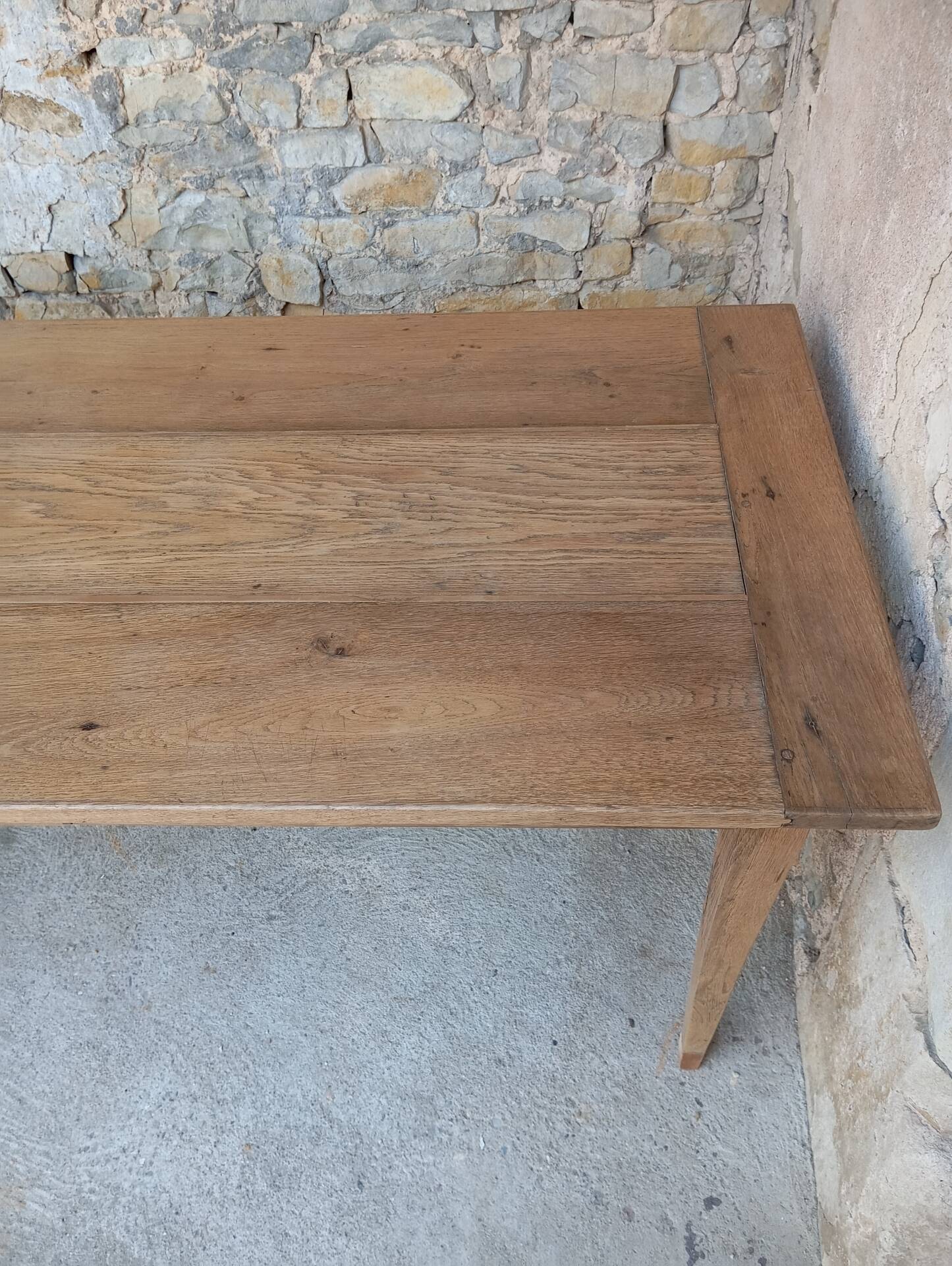 Farm table