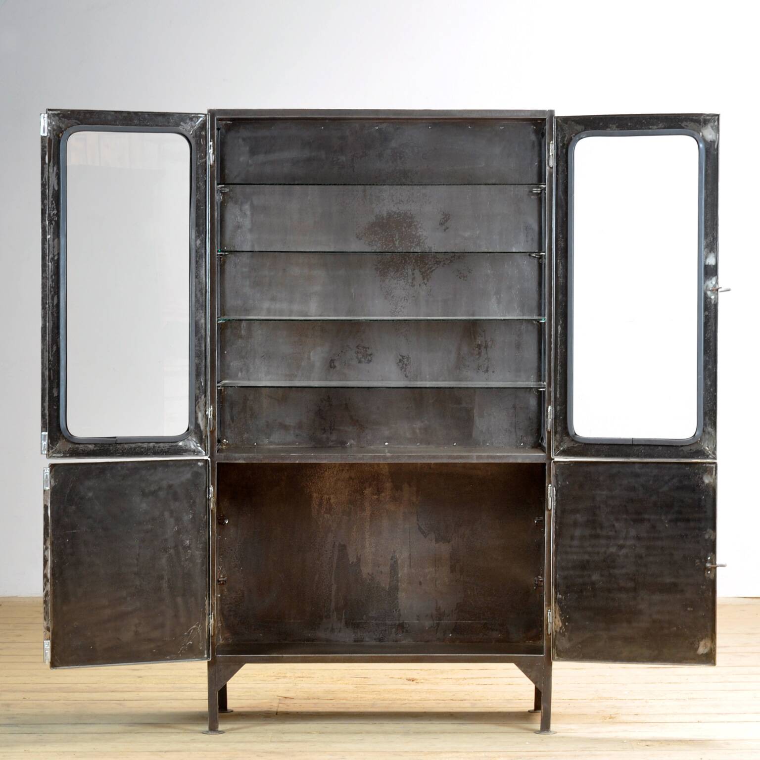 armoire médicale polie, années 1970