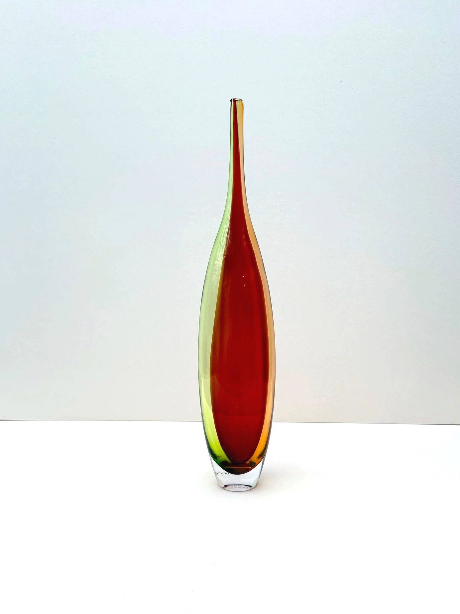 Vase de Kjell Engman pour Kosta Boda en verre soufflé, Suède