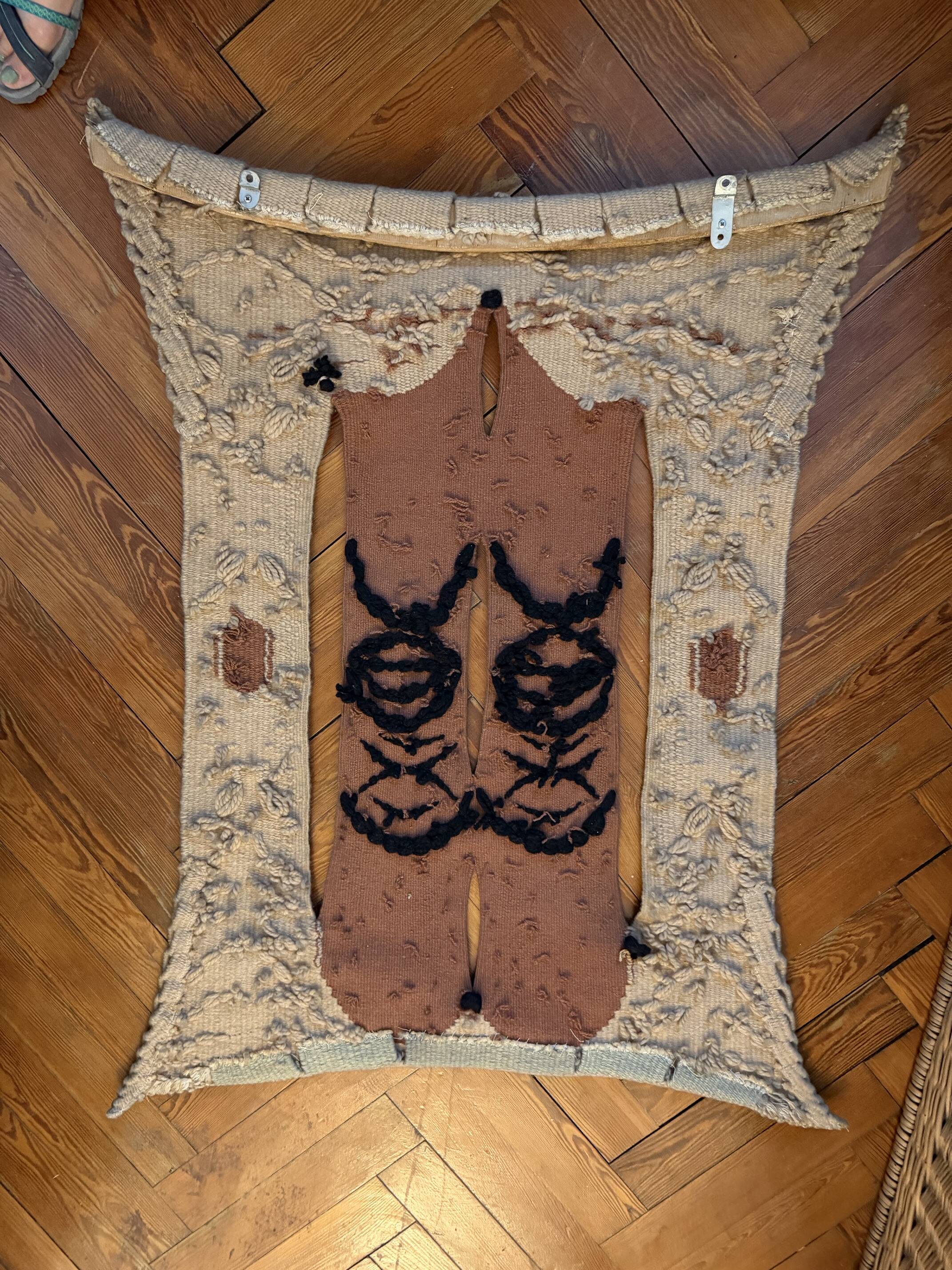 Handmade wall tapestry – brown/black organic pattern