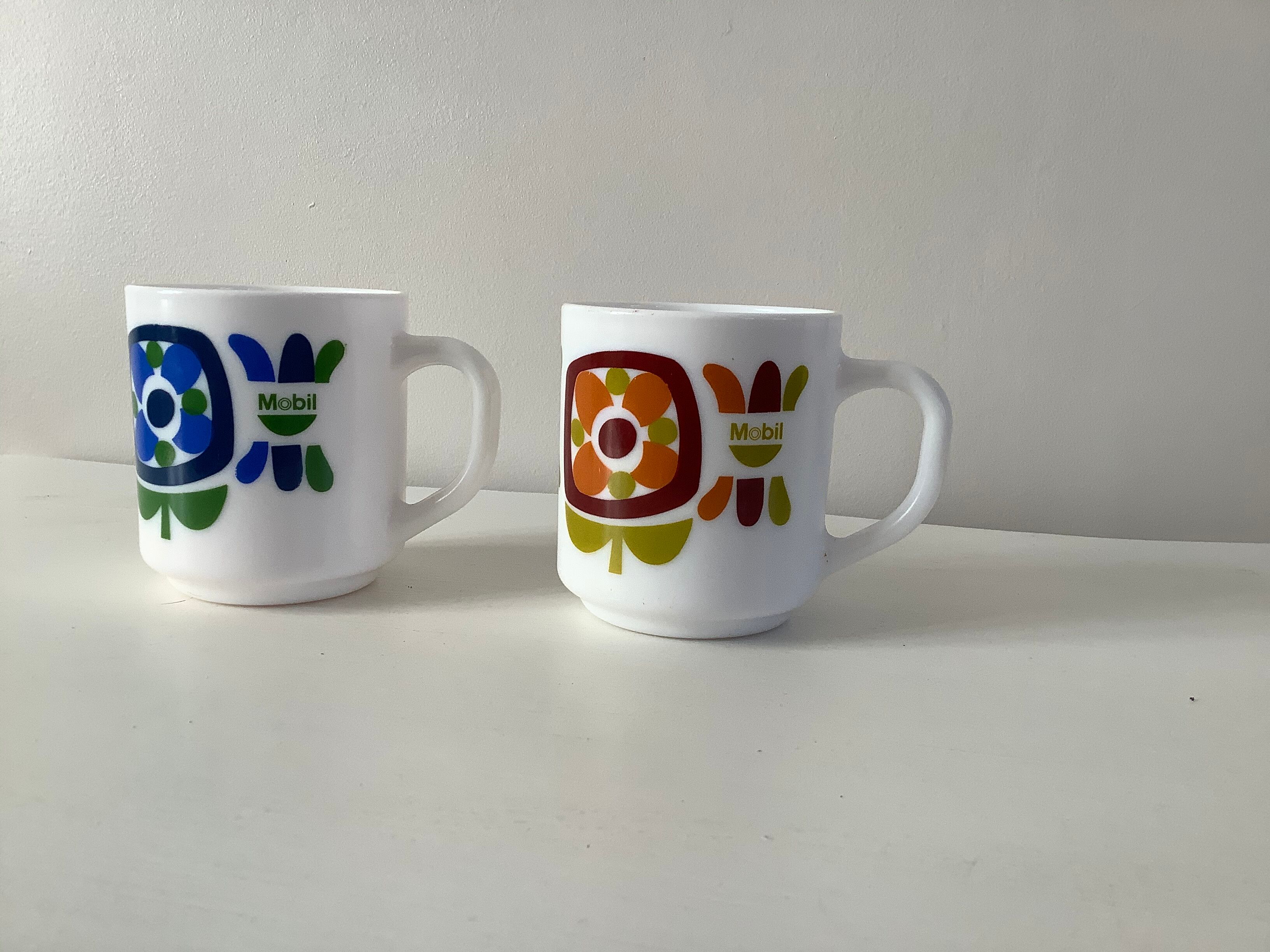 2 vintage mobil mugs