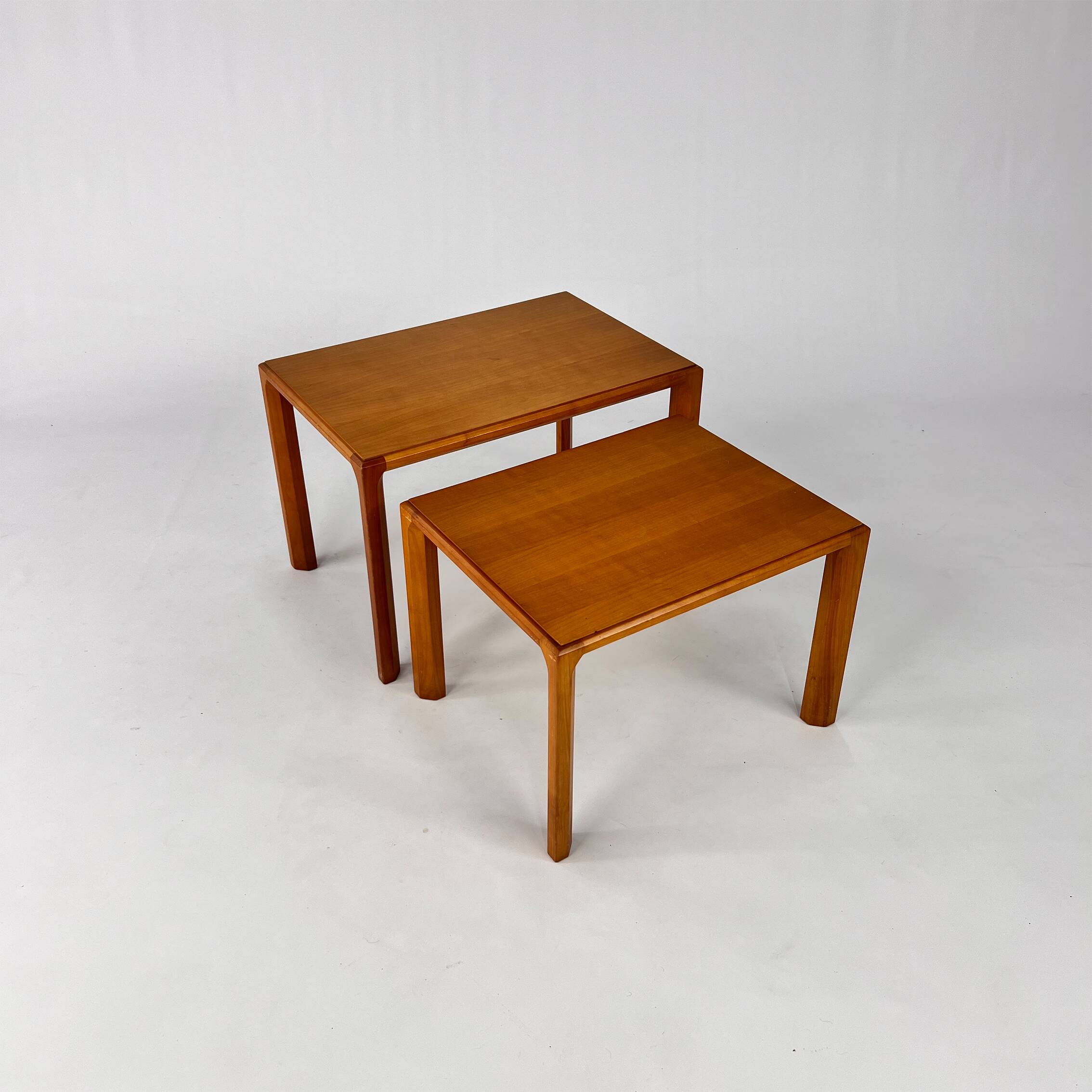 Tables d'appoint anthroposophiques en bois de cerisier, années 1970