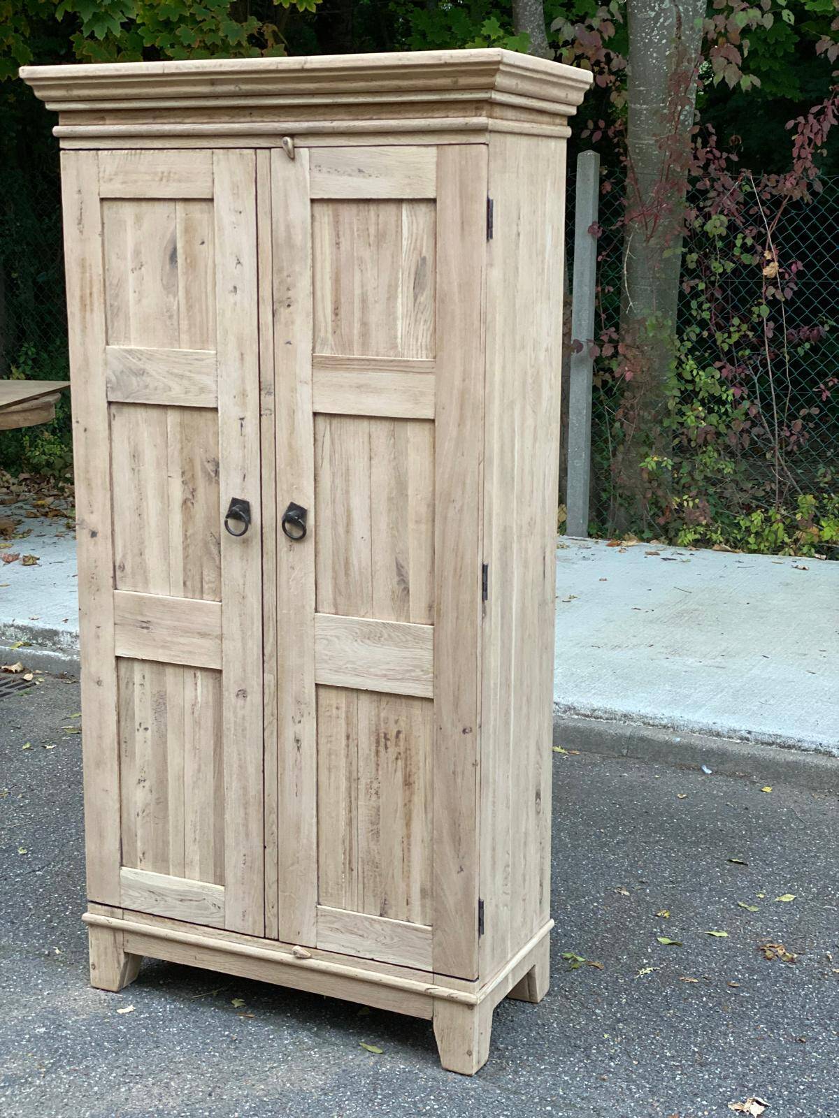 Armoire de ferme rénovée en chêne massif brut du 19ème