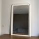 Grand miroir Louis Philippe blanc. 145x90. Fin 19ème.