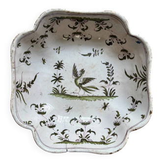 Moustiers salad bowl in cream and green earthenware, 18th century.