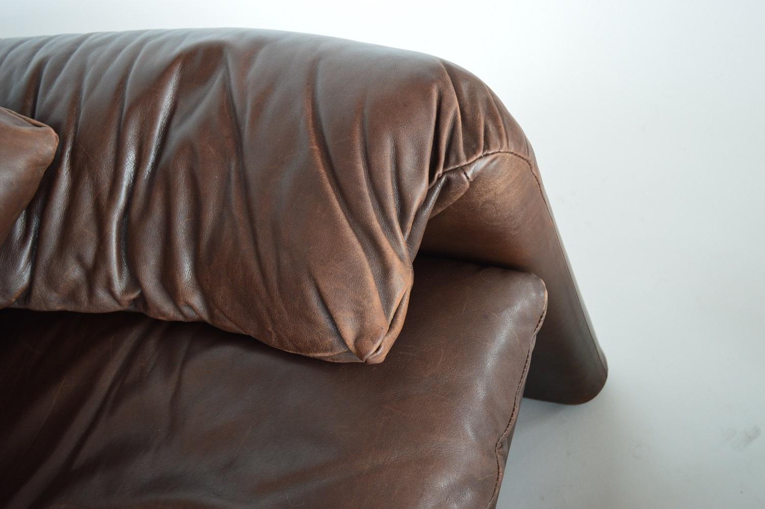 Maralunga armchair in leather & Ottoman by Vico Magistretti for Cassina 1970 s