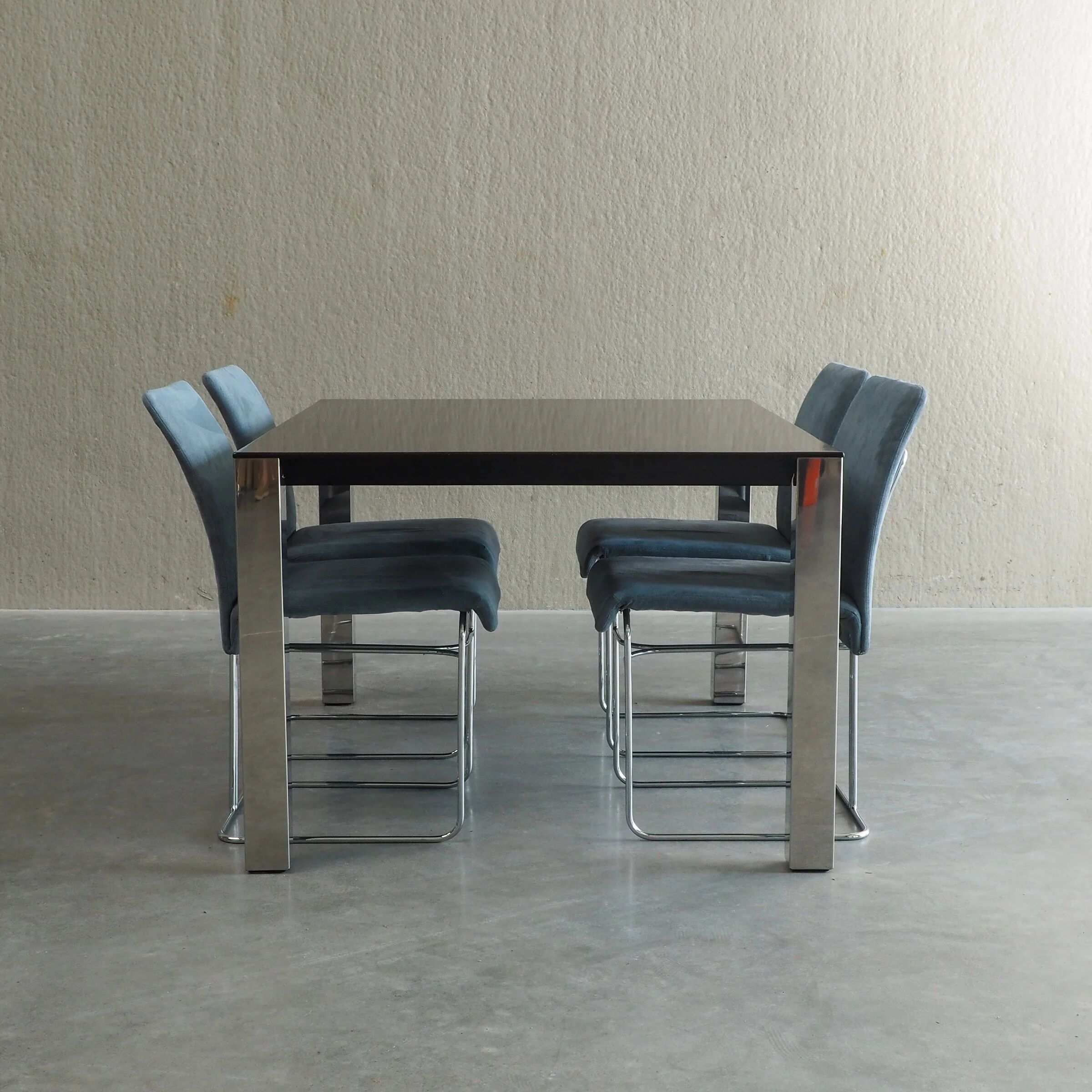 Dining set by Saporiti