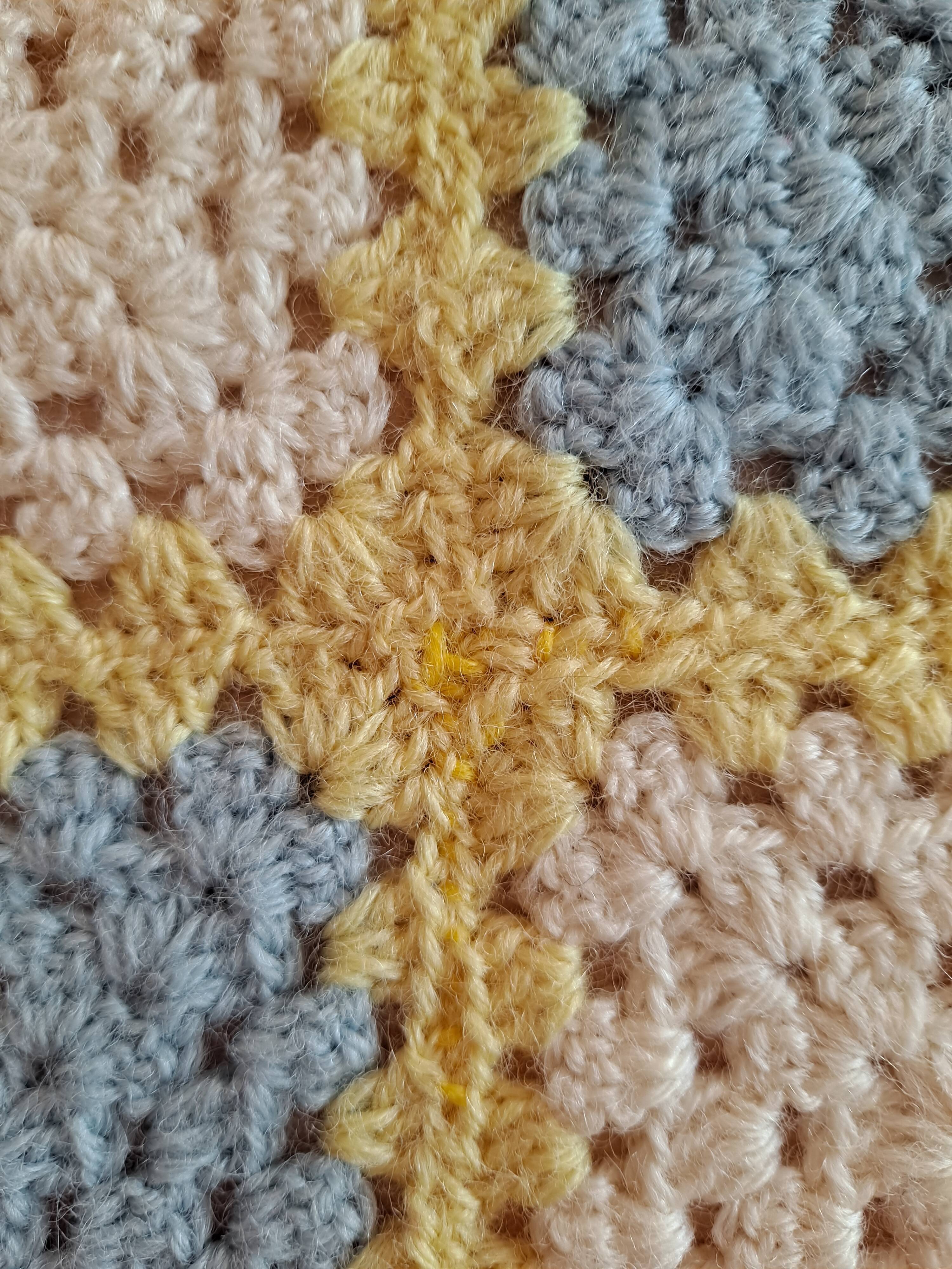 Crocheted baby plaid cover