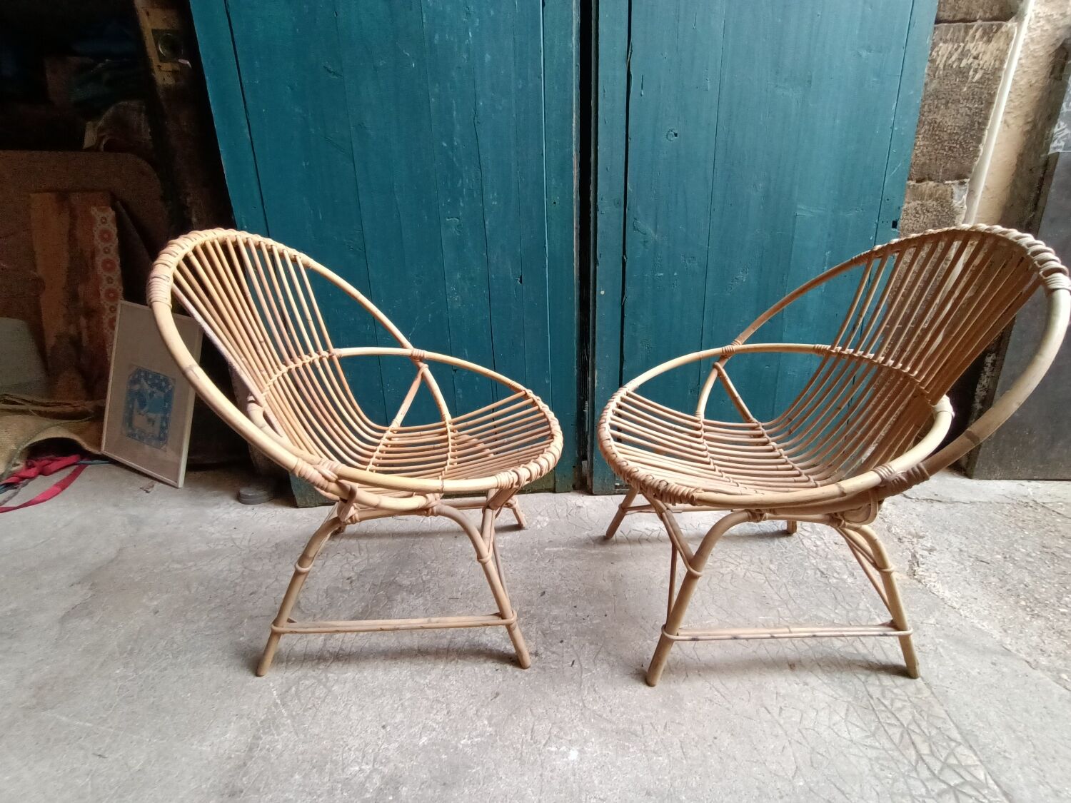 Paire de fauteuils coquille en rotin vintage 1960