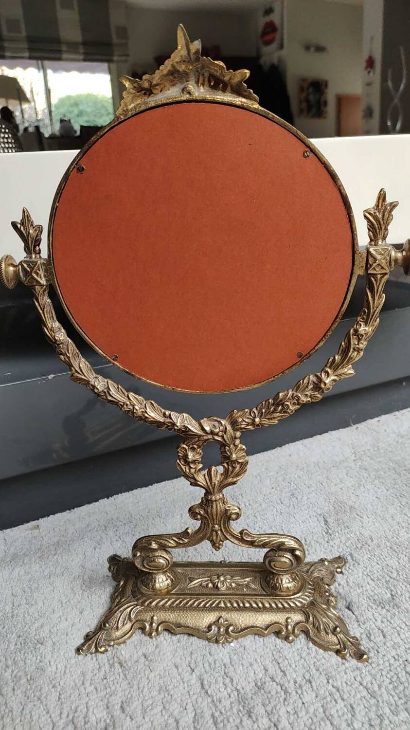 Large round psyche/tilting table mirror, louis xvi/baroque style, in polished patinated brass. 35 x 22 cm