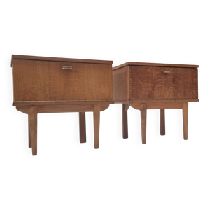 Tables de chevet du milieu