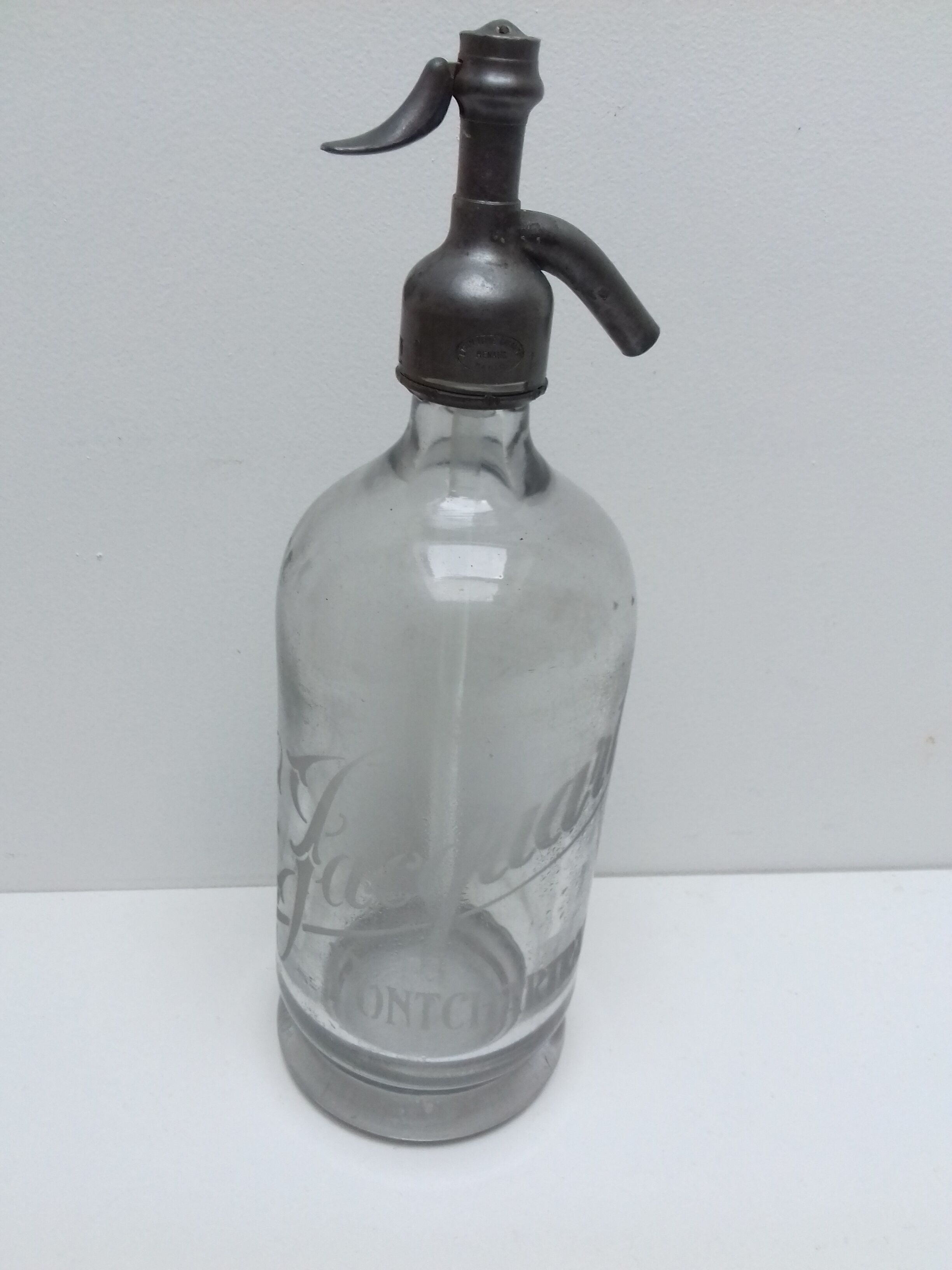 White Selt Water Siphon "JACQUART"