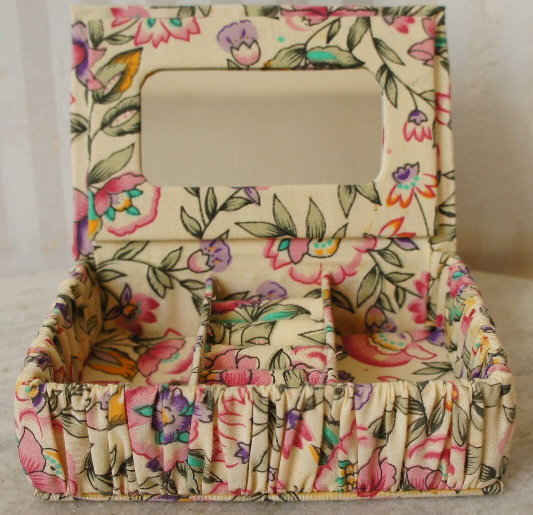 Jewelry box with mirror