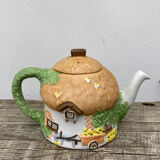 Homemade English teapot in glazed porcelain and Staffordshire biscuit - Christopher Wren cottages slip