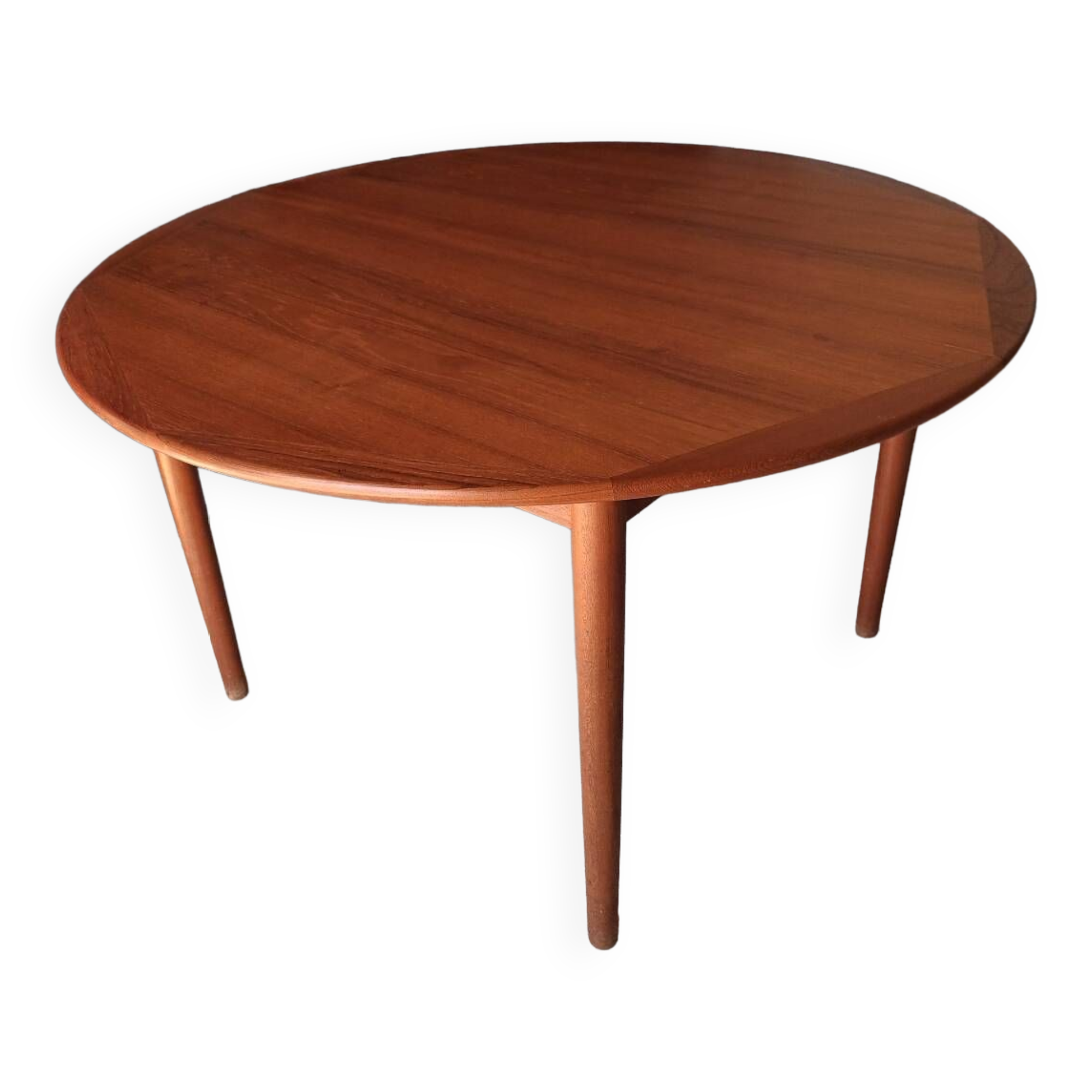 Scandinavian round table