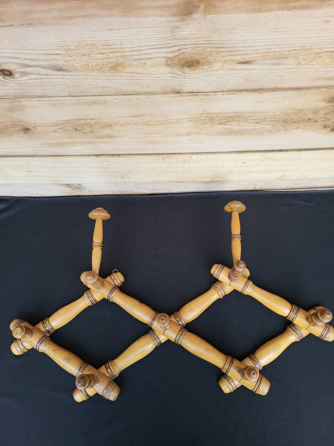 Antique extendable wall coat rack, accordion, 9 hooks.