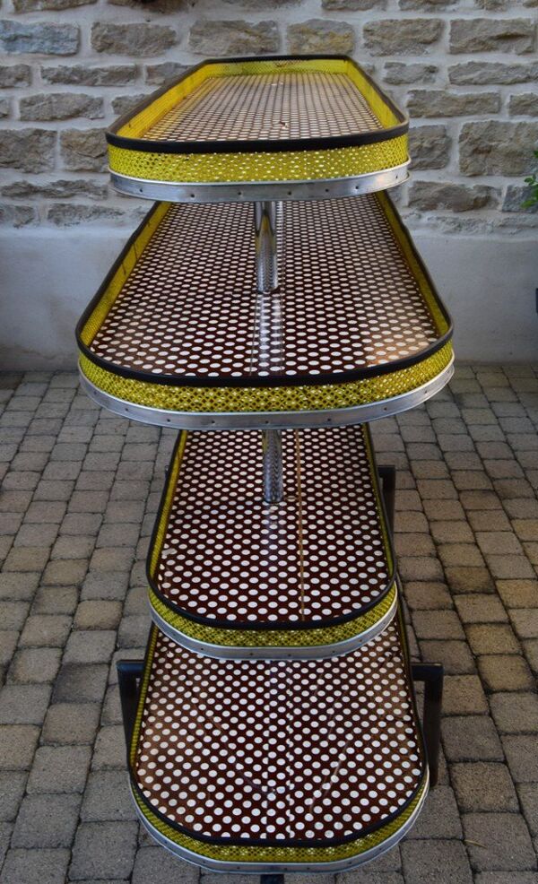 Desserte Ou Gondole De Magasin