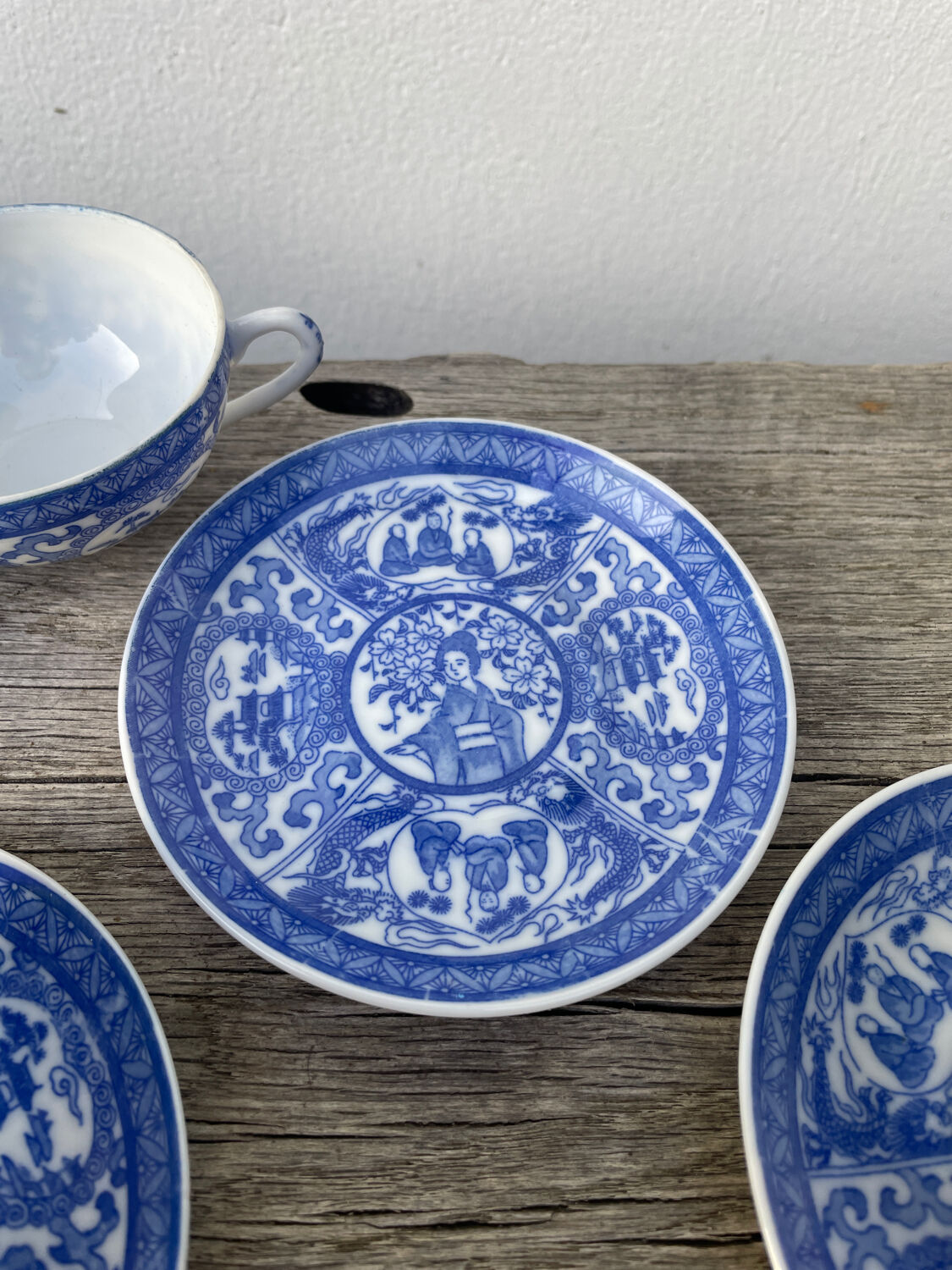 4 Japanese blue porcelain cups