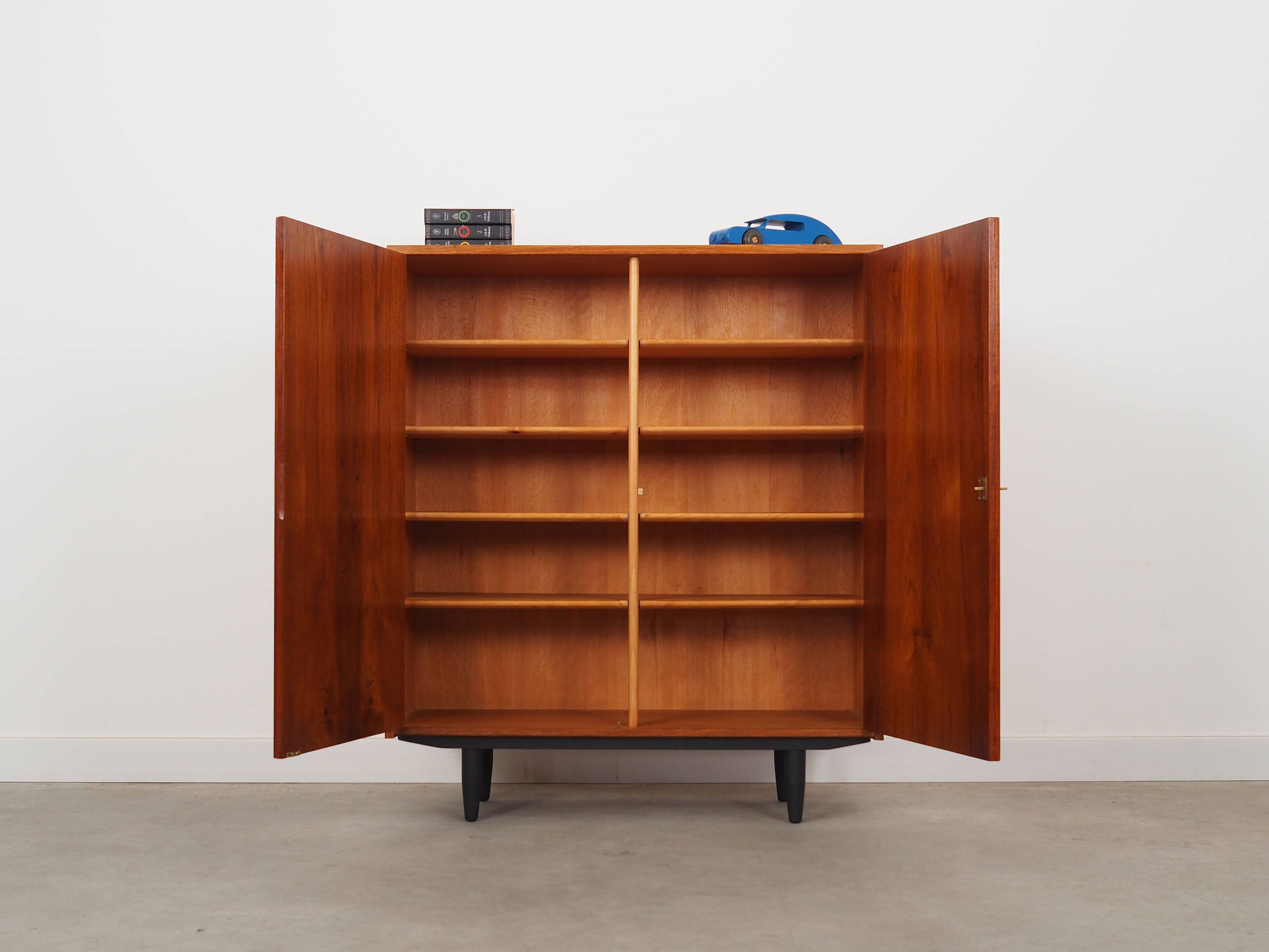 Armoire en chêne, design danois, années 1960, designer : Hans J. Wegner, fabricant : Ry Møbler
