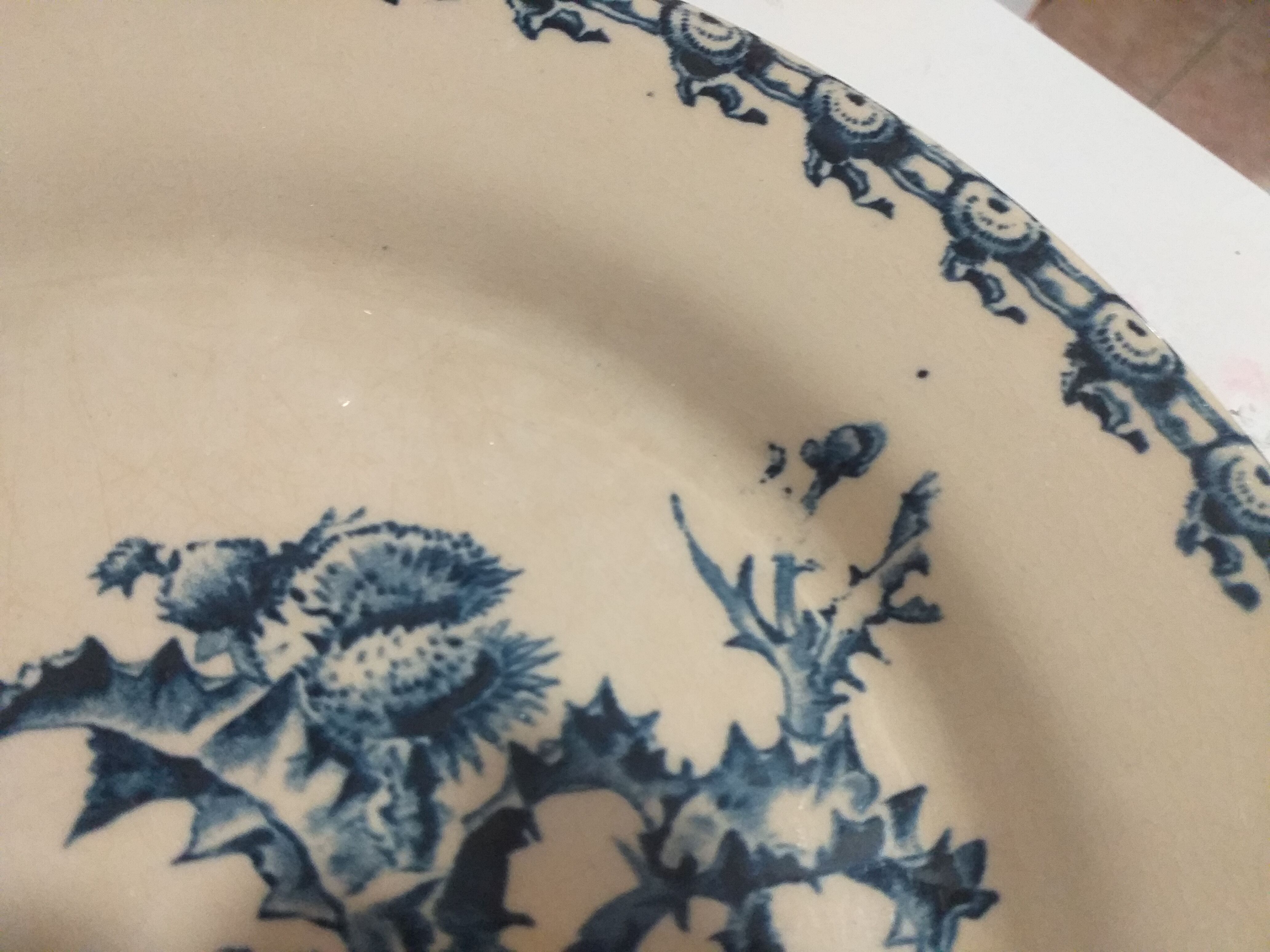 Flat plate in Gien porcelain model Chardons