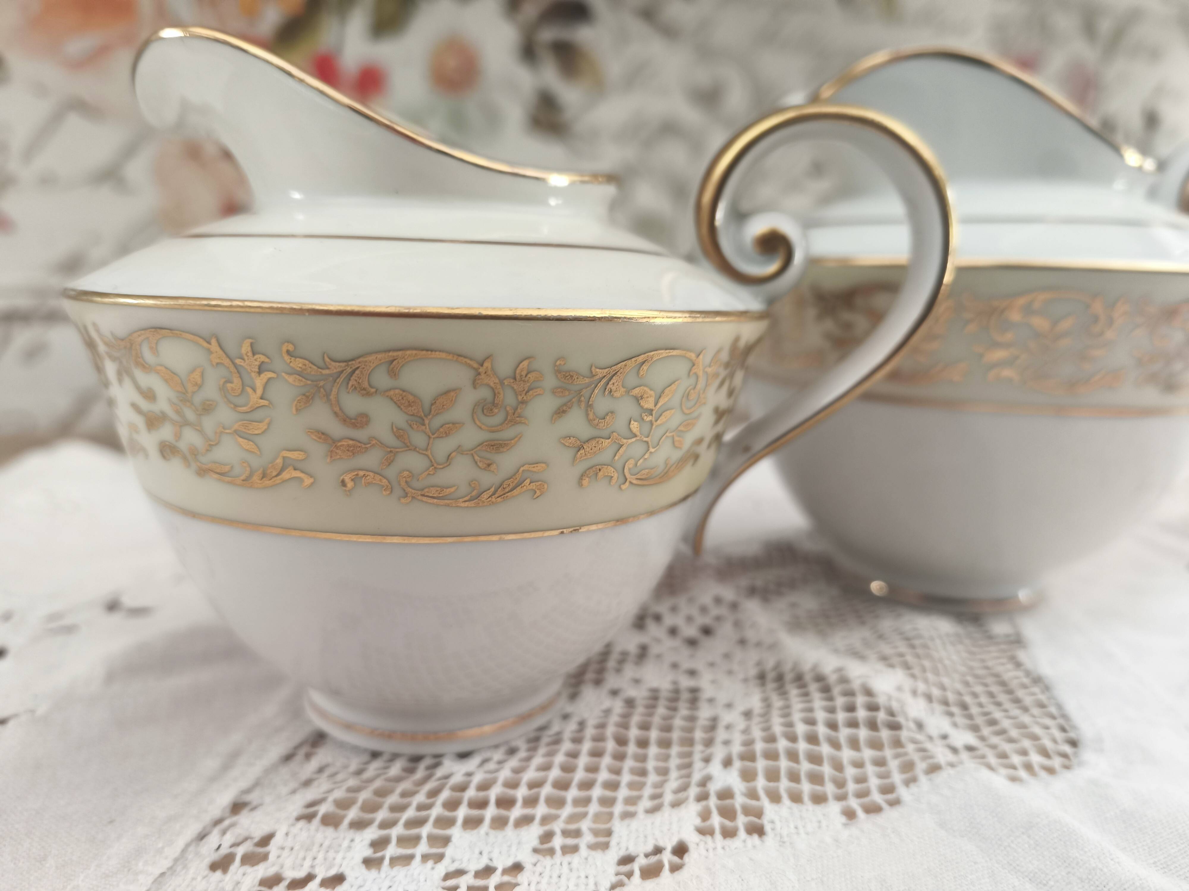 Ensemble pot à lait et crémier en porcelaine de Limoges