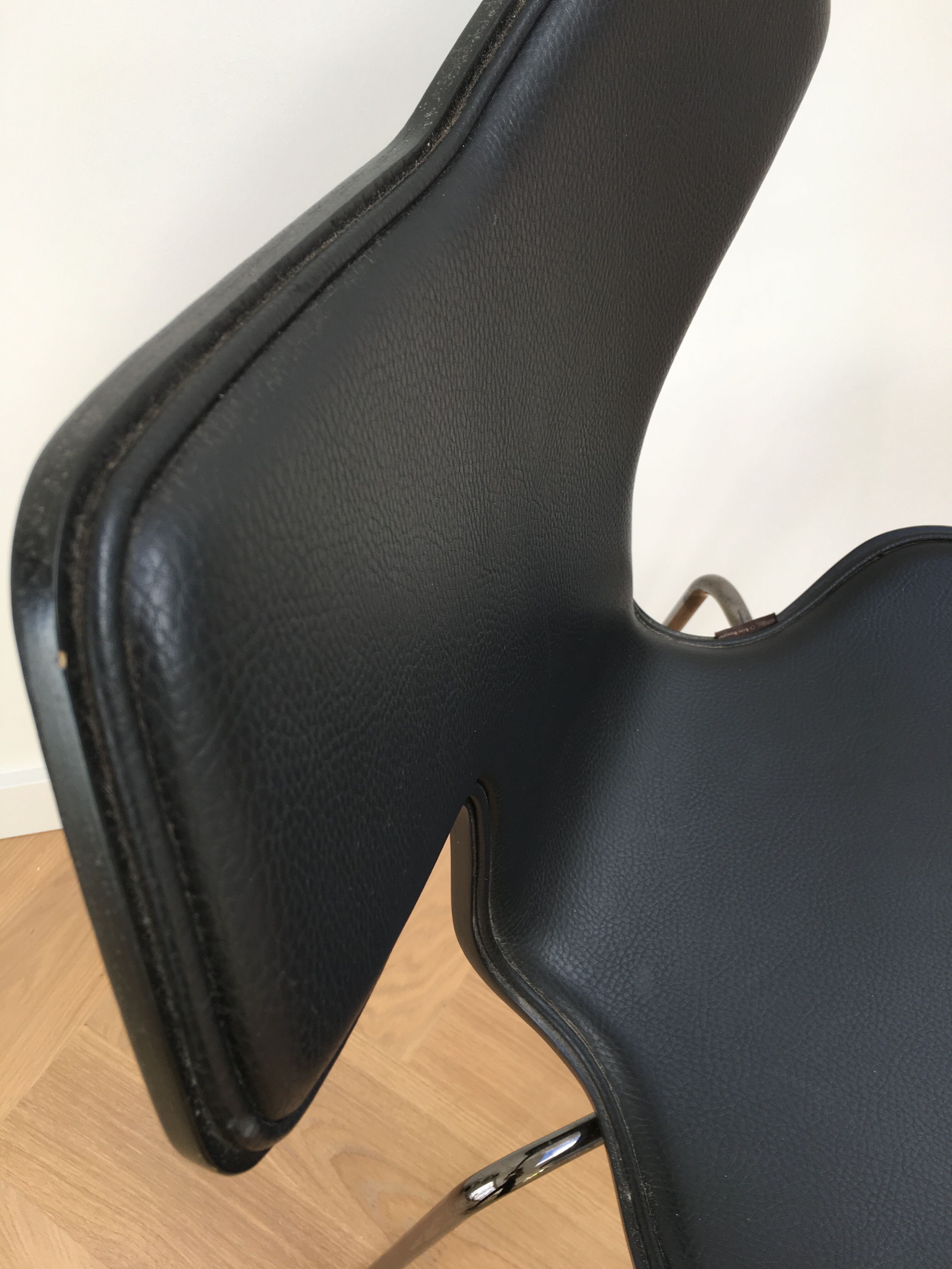 Grand Prix chair by Arne Jacobsen for Fritz Hansen 2014