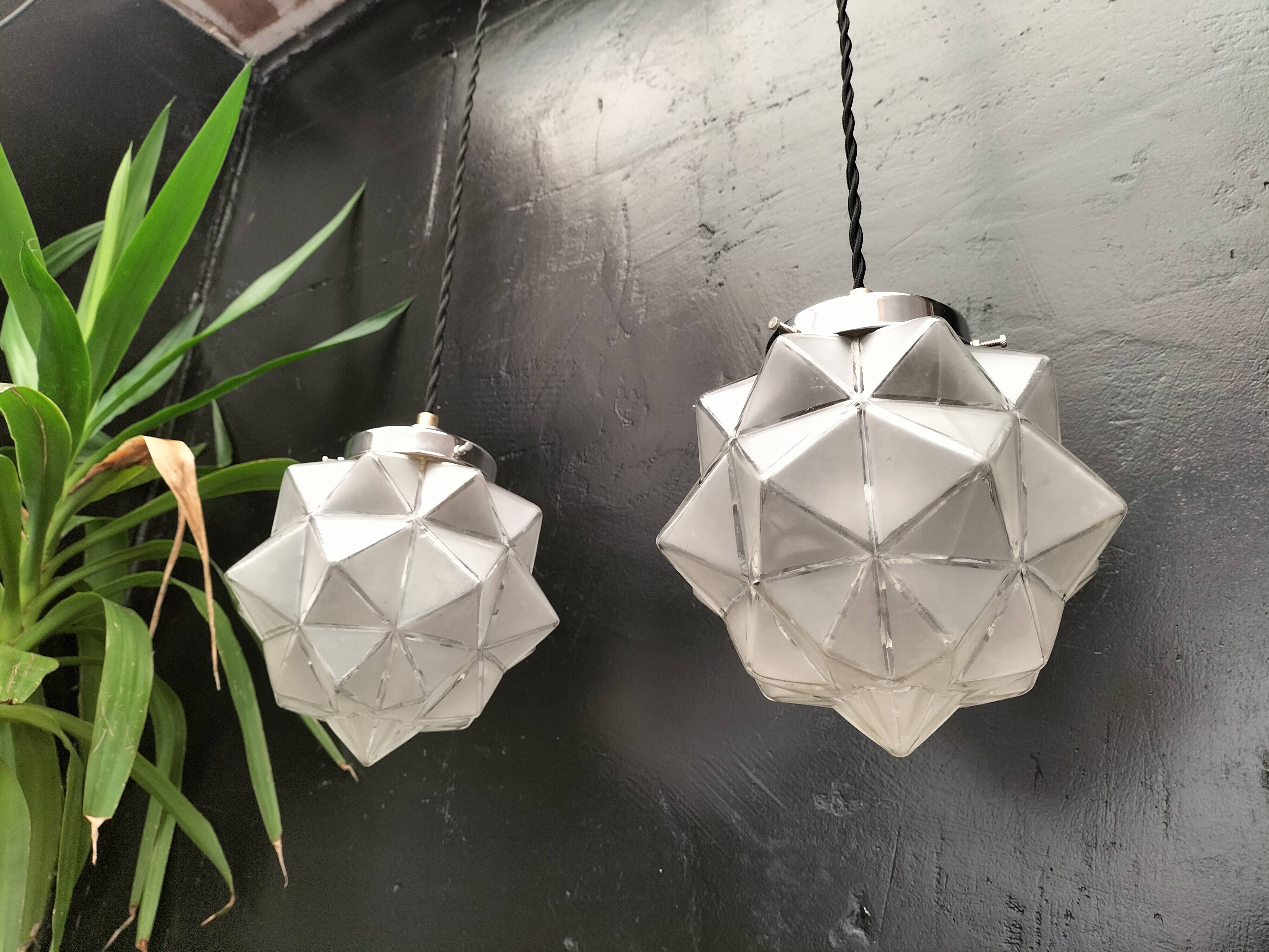 Paire de suspensions art déco en verre