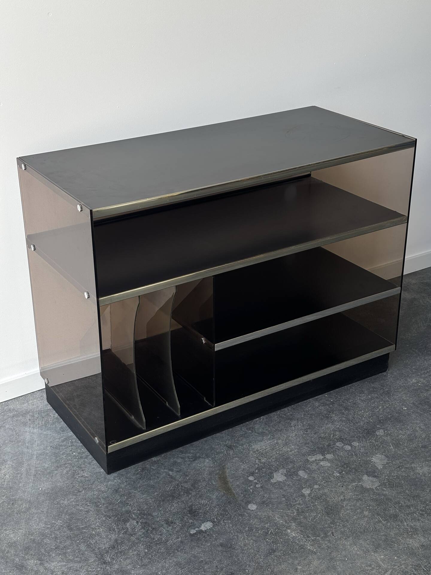 Meuble hi-fi en plexiglas fumé 1970
