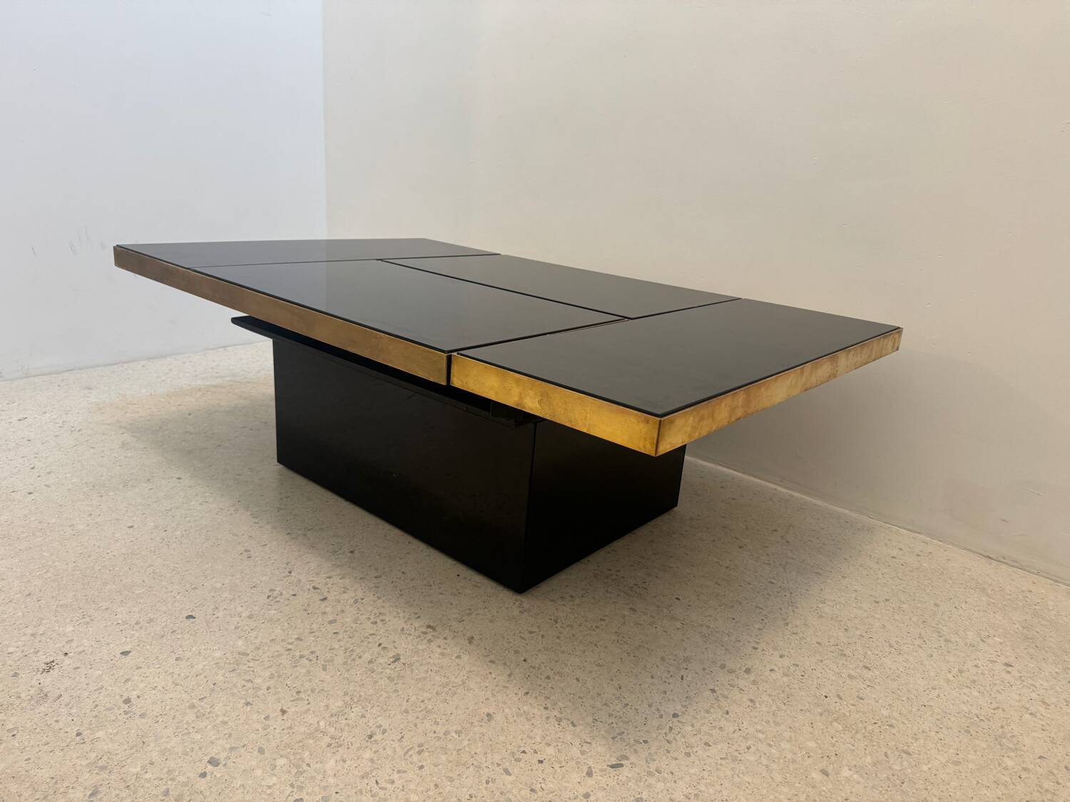 Sliding coffee table - hidden bar - Belgo Chrom
